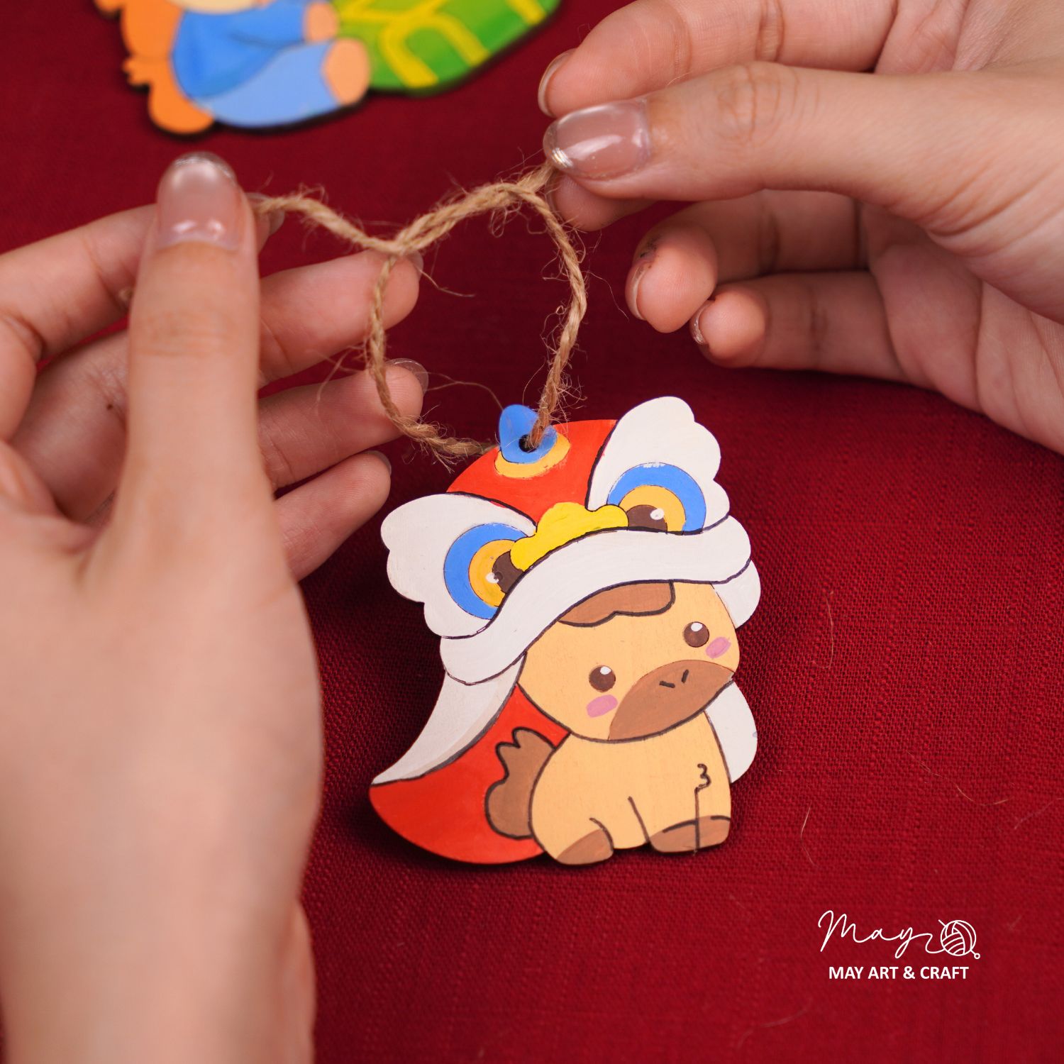 Set tô màu gỗ TẾT 2026 (20 hình gỗ, tặng kèm dây 12 màu acrylic & 2 cọ vẽ)