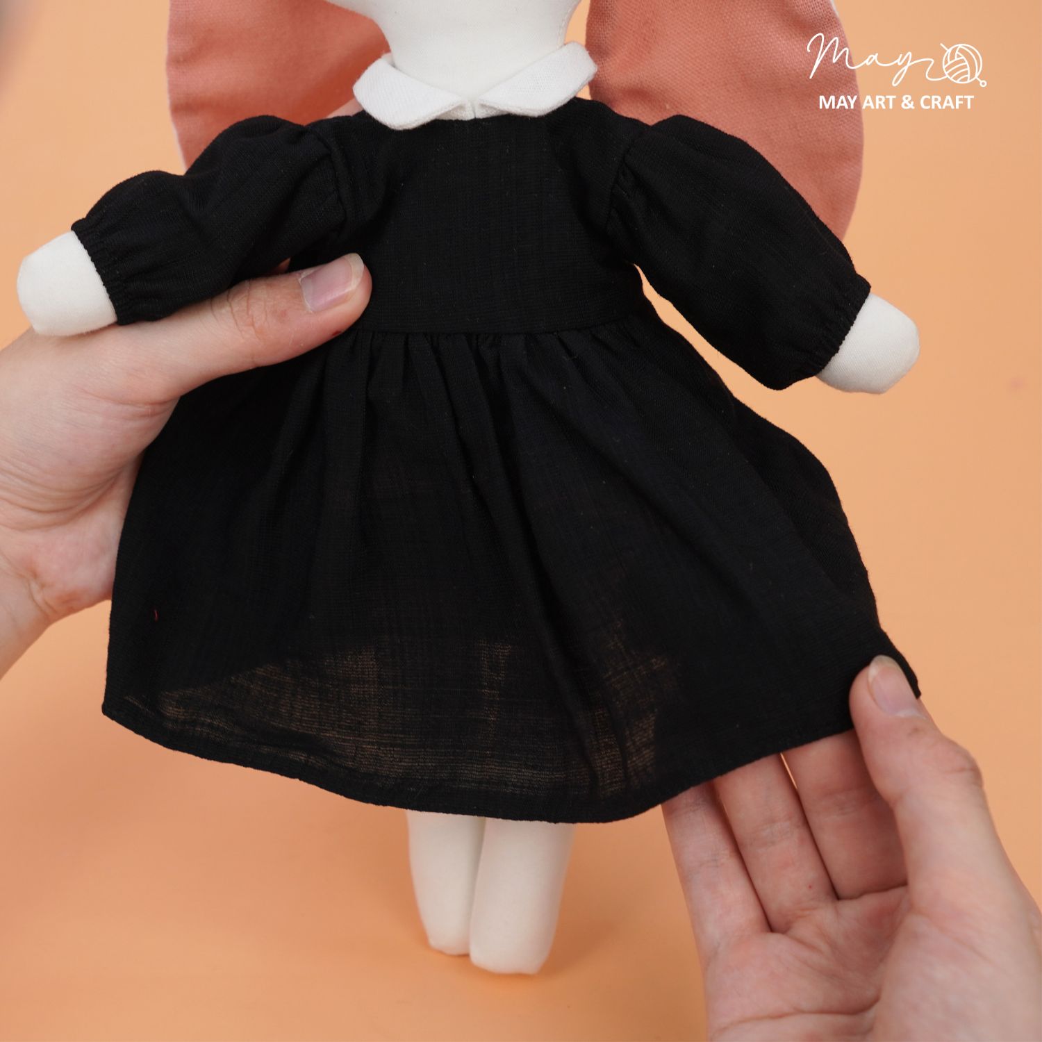 Váy xoè cổ sen màu đen cho thú bông vải