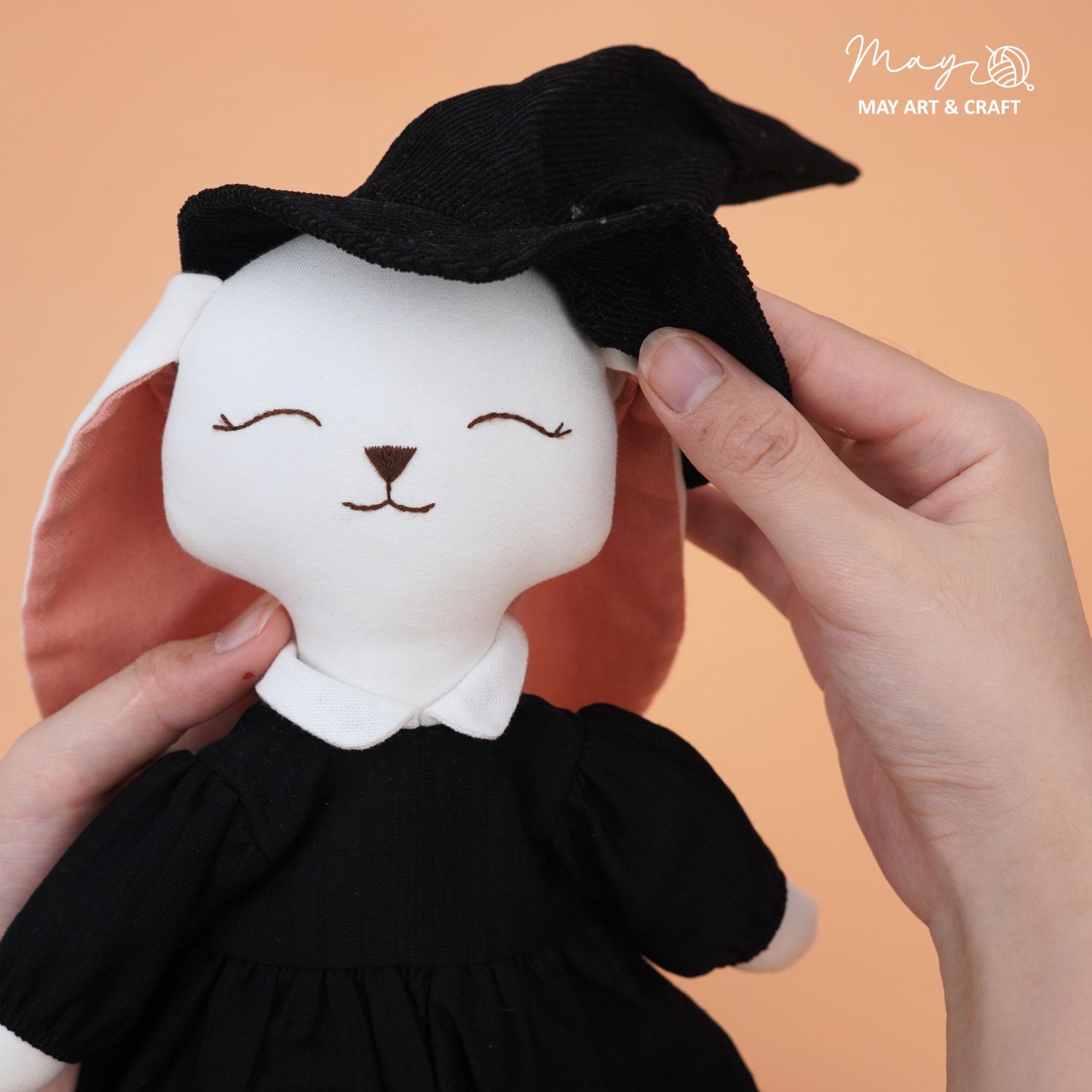 Váy xoè cổ sen màu đen cho thú bông vải