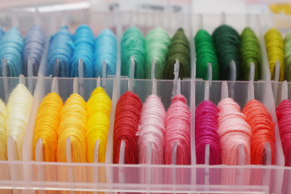 Chỉ thêu hộp 50 cuộn