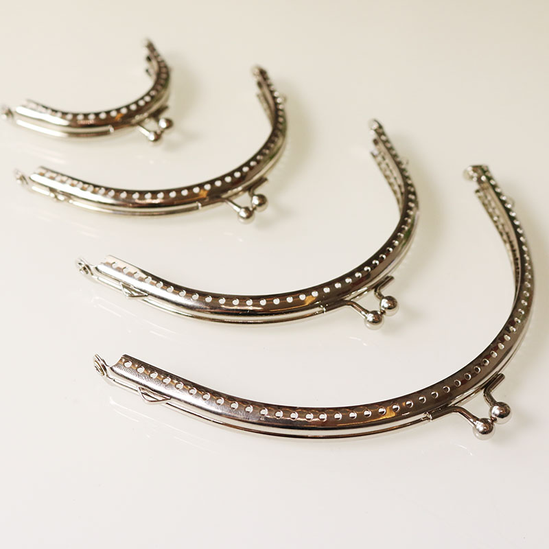 Khóa sắt tròn trơn màu bạc - 8.5cm