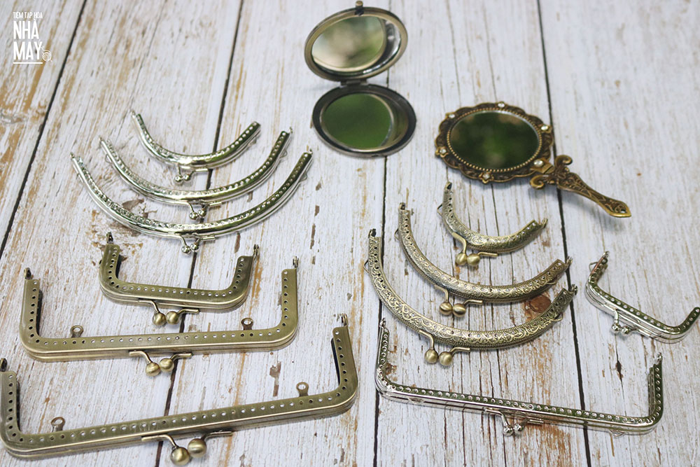 Khóa sắt vuông trơn màu đồng - 8cm