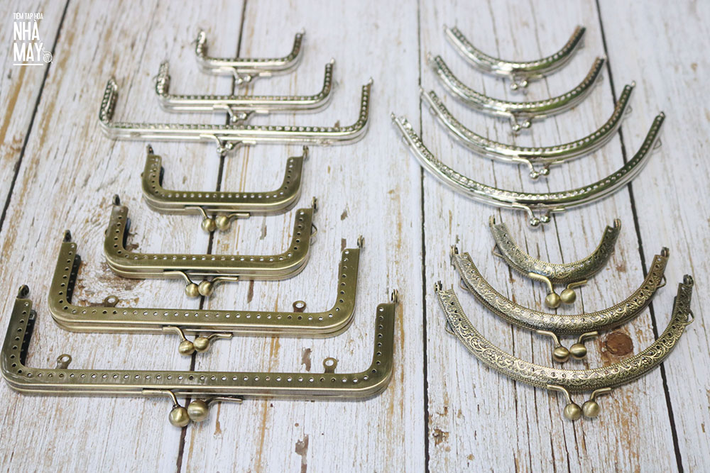 Khóa sắt vuông trơn màu đồng - 8cm