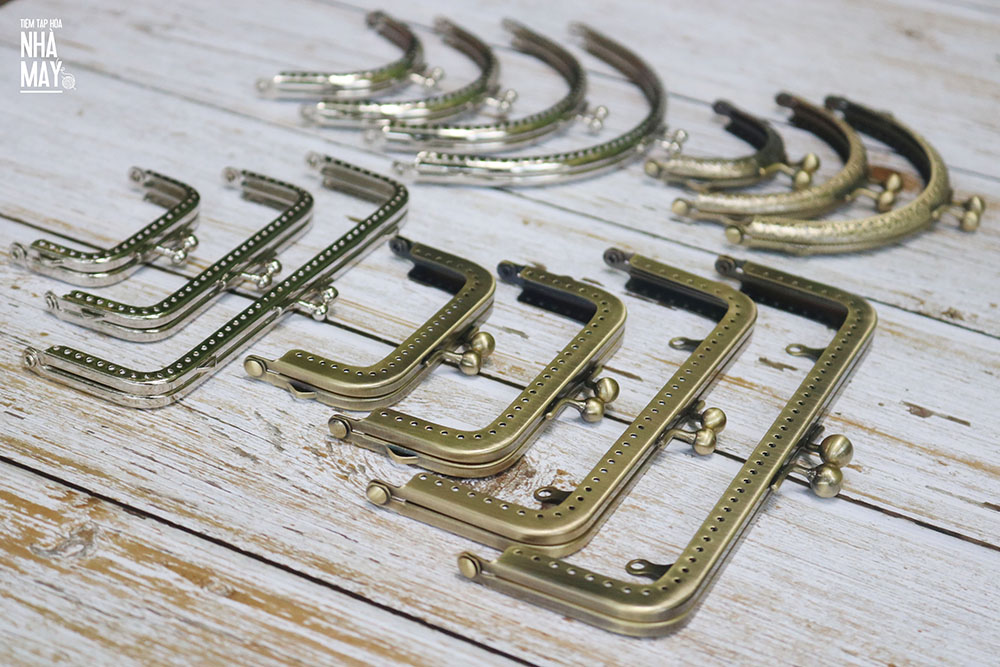 Khóa sắt vuông trơn màu đồng - 8cm