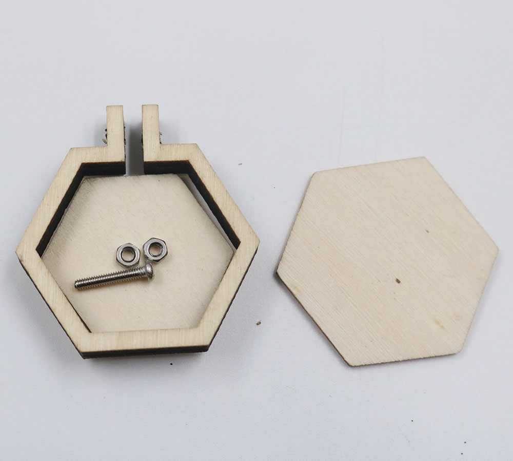 Khung thêu gỗ mini làm phụ kiện - vuông 3.6x3cm