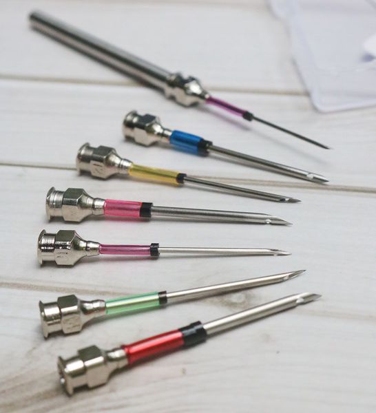 Kim thêu nổi cán kim loại