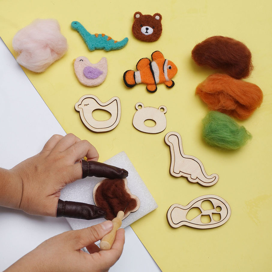 Bộ KIT nguyên liệu làm len chọc (có sẵn khuôn)