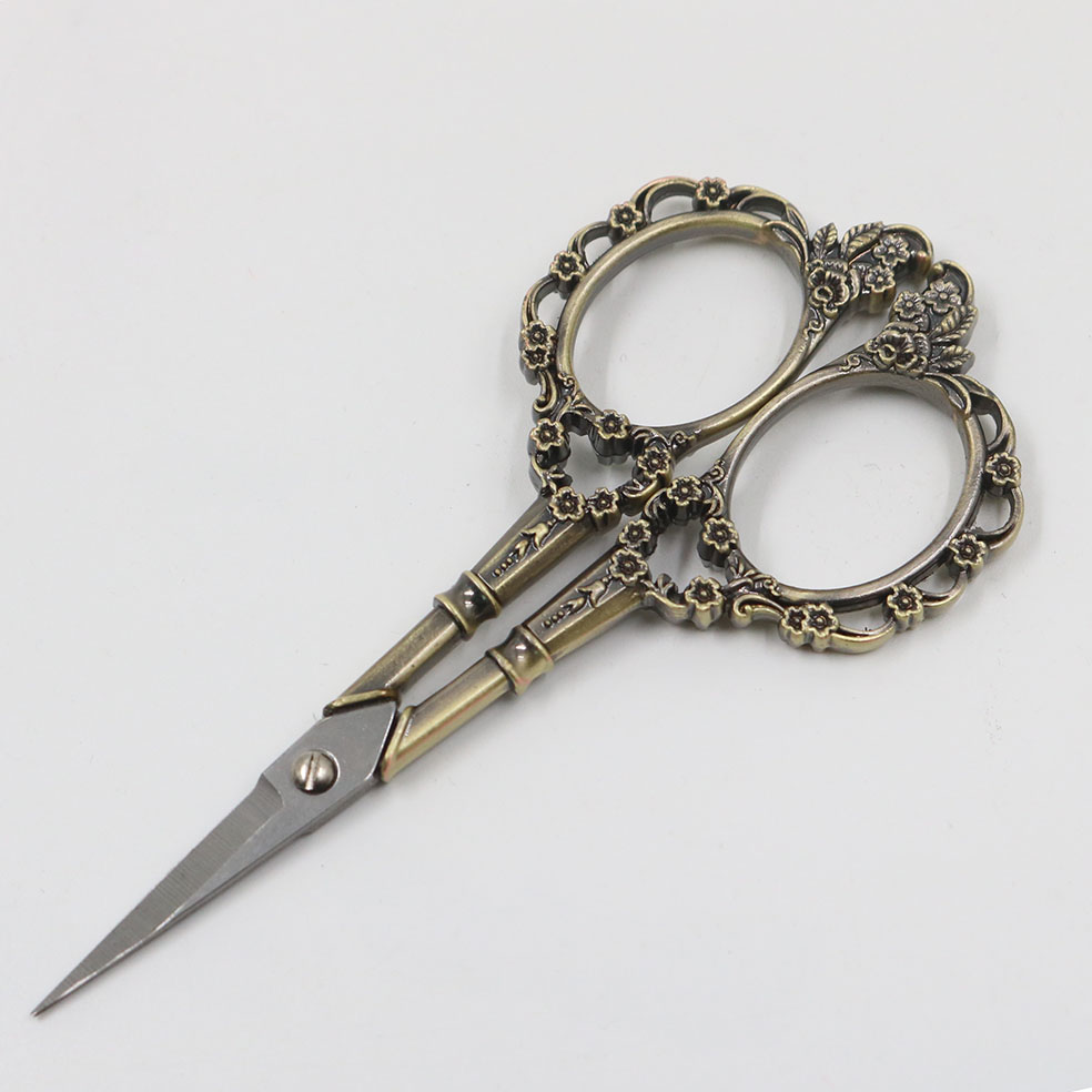 Kéo cắt chỉ hoa văn màu đồng