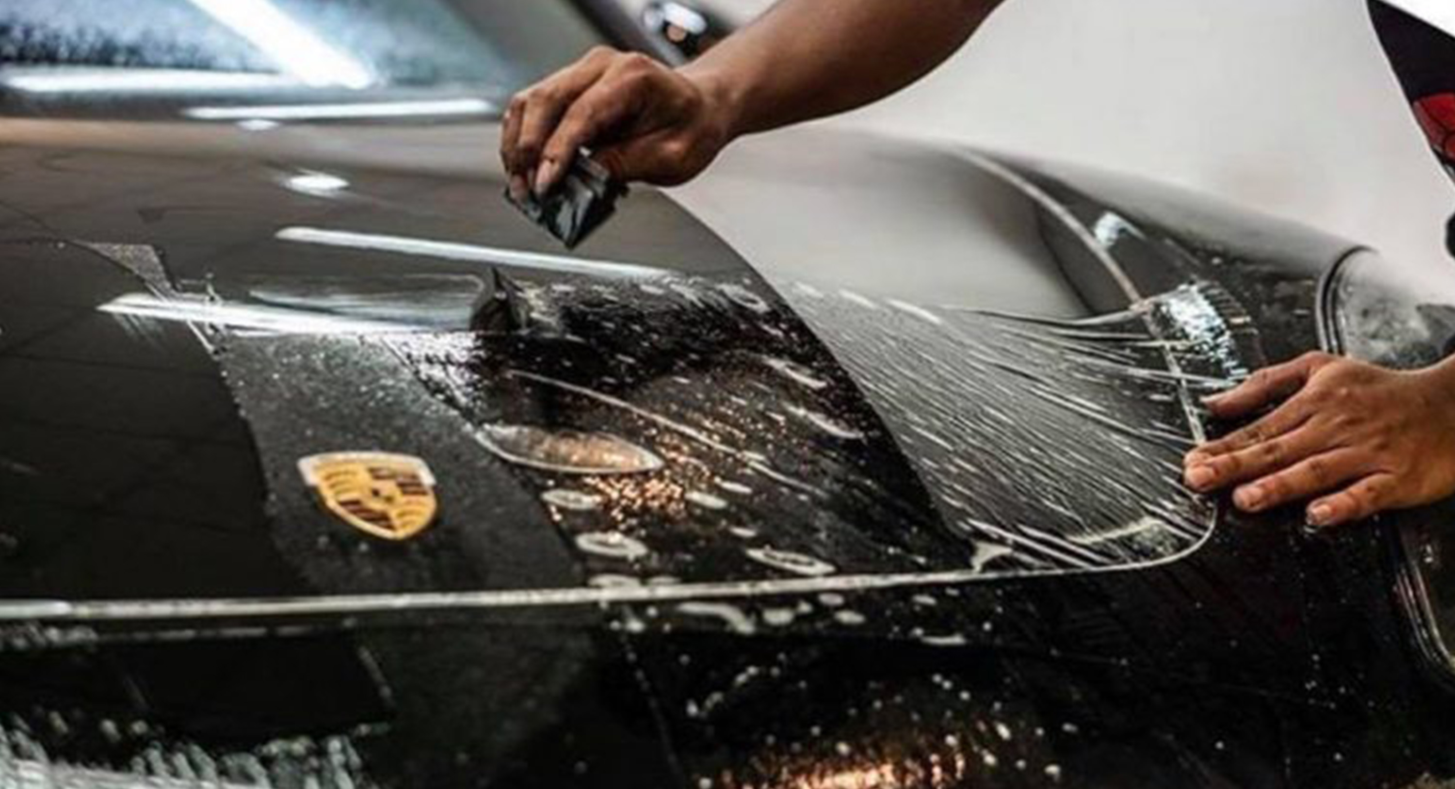 Dán Film PPF là gì? Tổng hợp thông tin Film PPF cho điện thoại Azskin