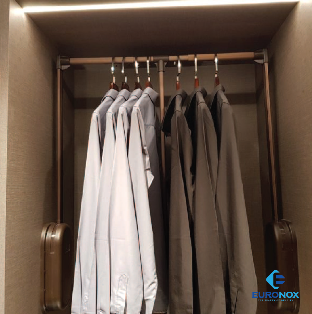 Giá treo quần áo trên cao màu cà phê tiện lợi và sang trọng CÔNG