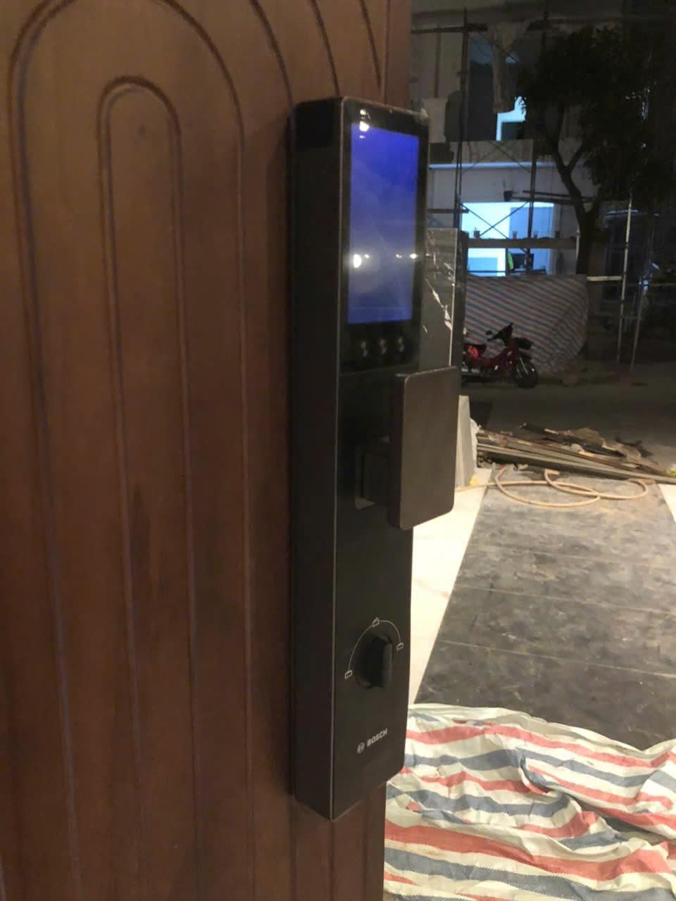 Khóa cửa thông minh Bosch FU30 Plus Coffee Nâu