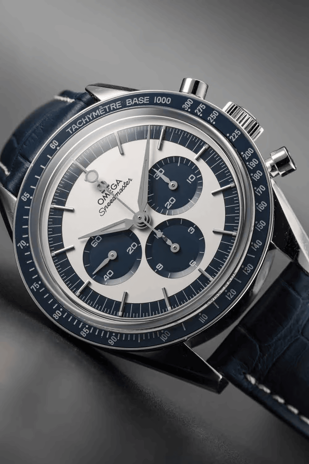 Omega Speedmaster CK2998 ước tính 5.500 - 8.500 USD