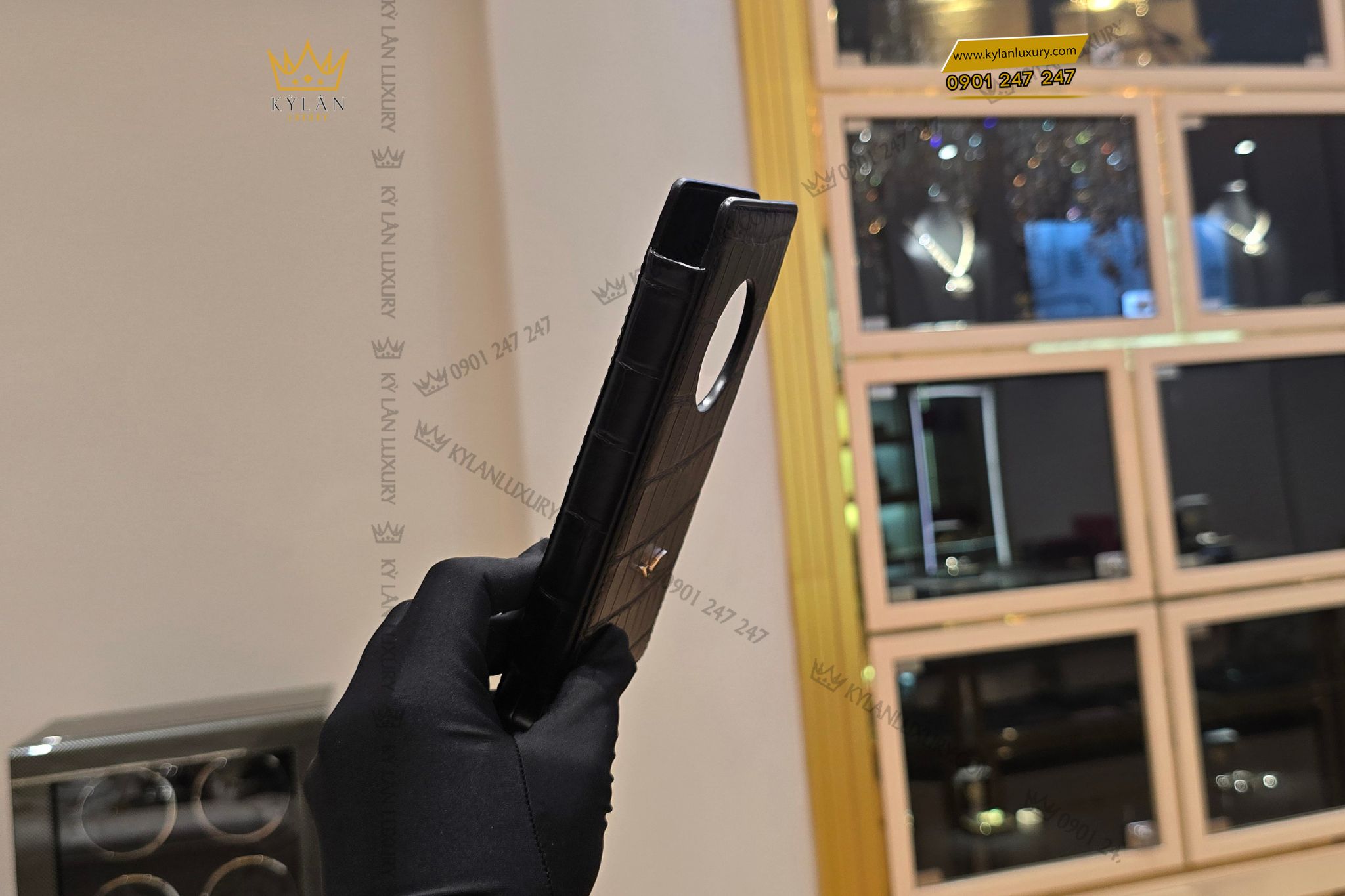 Kỳ Lân Luxury bao da dien thoai metavertu 2 da ca sau logo vertu 5 Bao da điện thoại Metavertu 2 da cá sấu logo Vertu