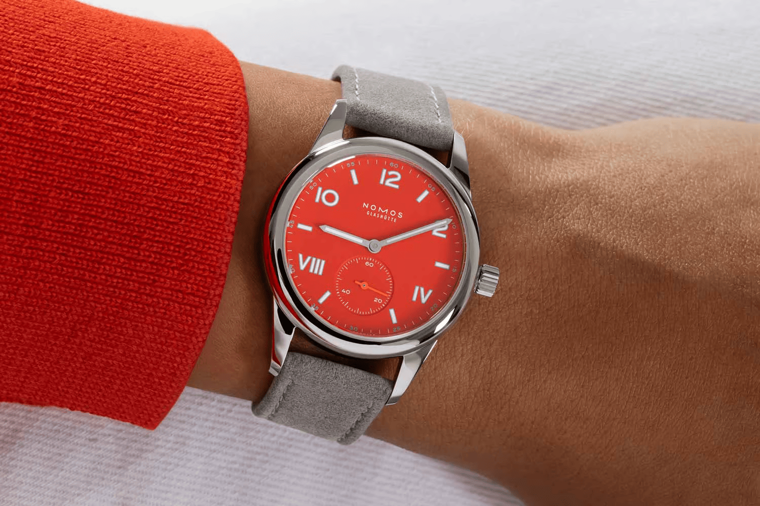 Đồng hồ Nomos mới “Nonstop Red” và “Endless Blue”