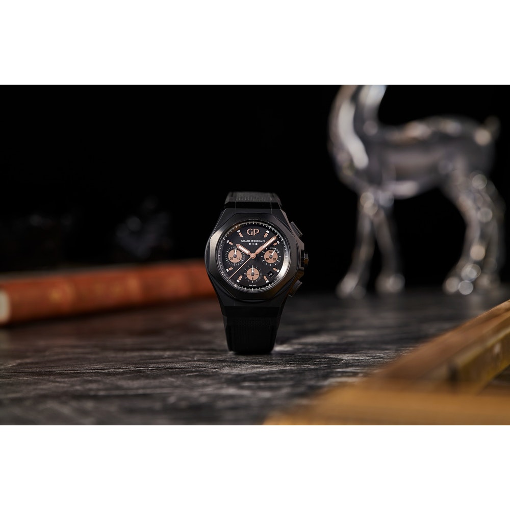 Đồng hồ Girard-Perregaux Laureato bằng Titan