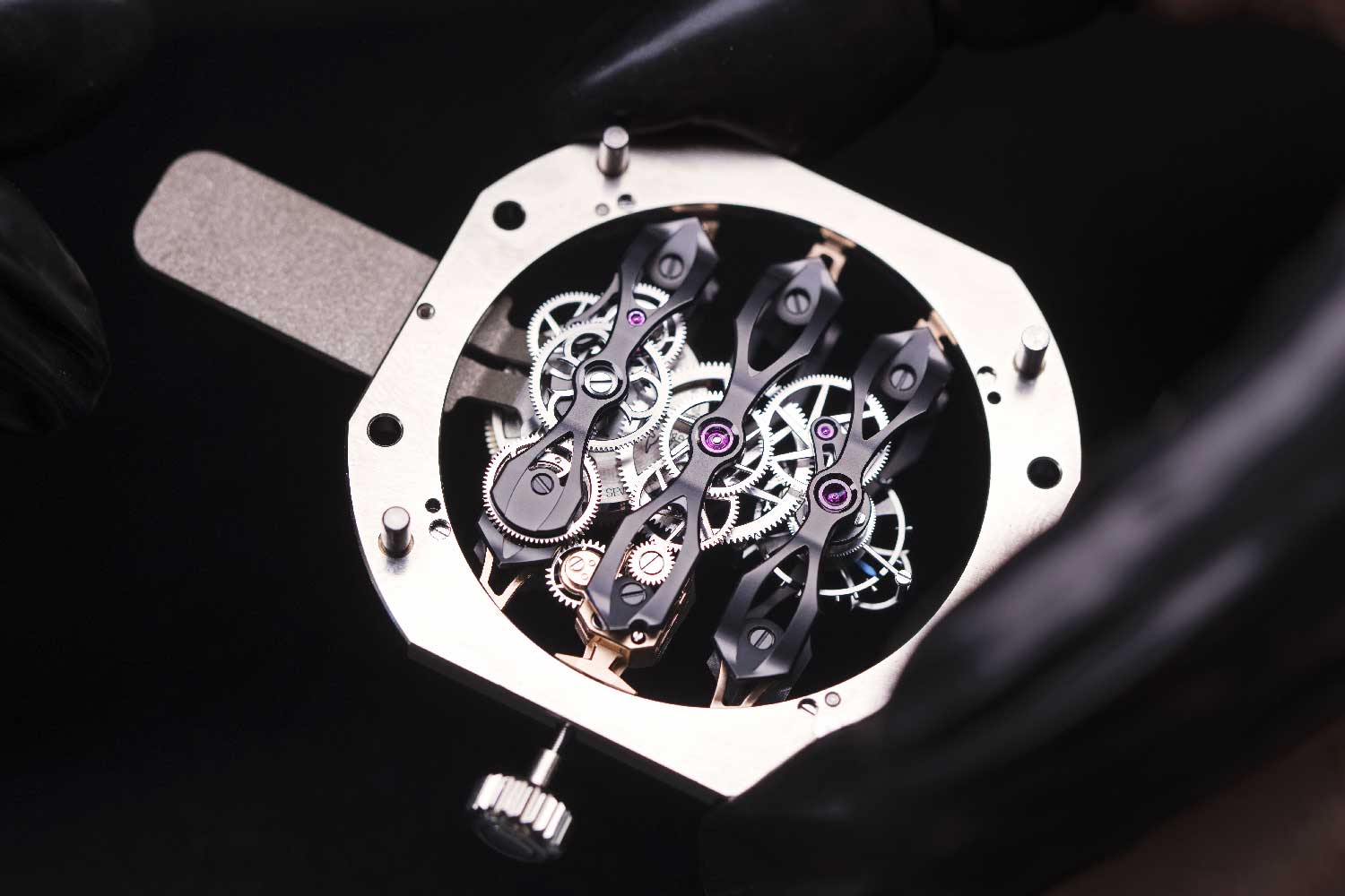 Đồng hồ Girard Perregaux Tourbillon với ba cây cầu bay