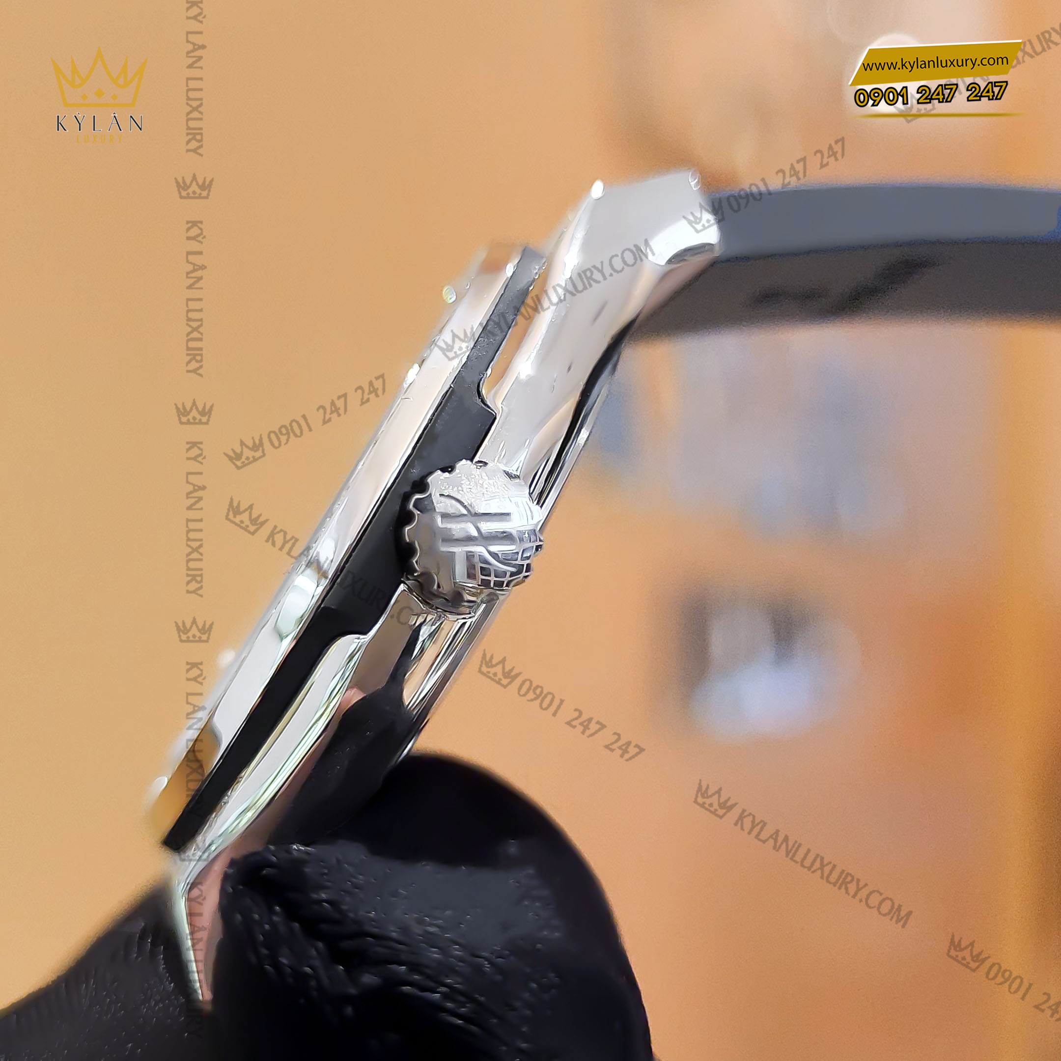 Kỳ Lân Luxury dong ho hublot classic fusion grey custom pave 42mm 542 nx 7071 1 Đồng hồ Hublot Classic Fusion Grey Custom Pave 42mm 542.NX.7071.RX
