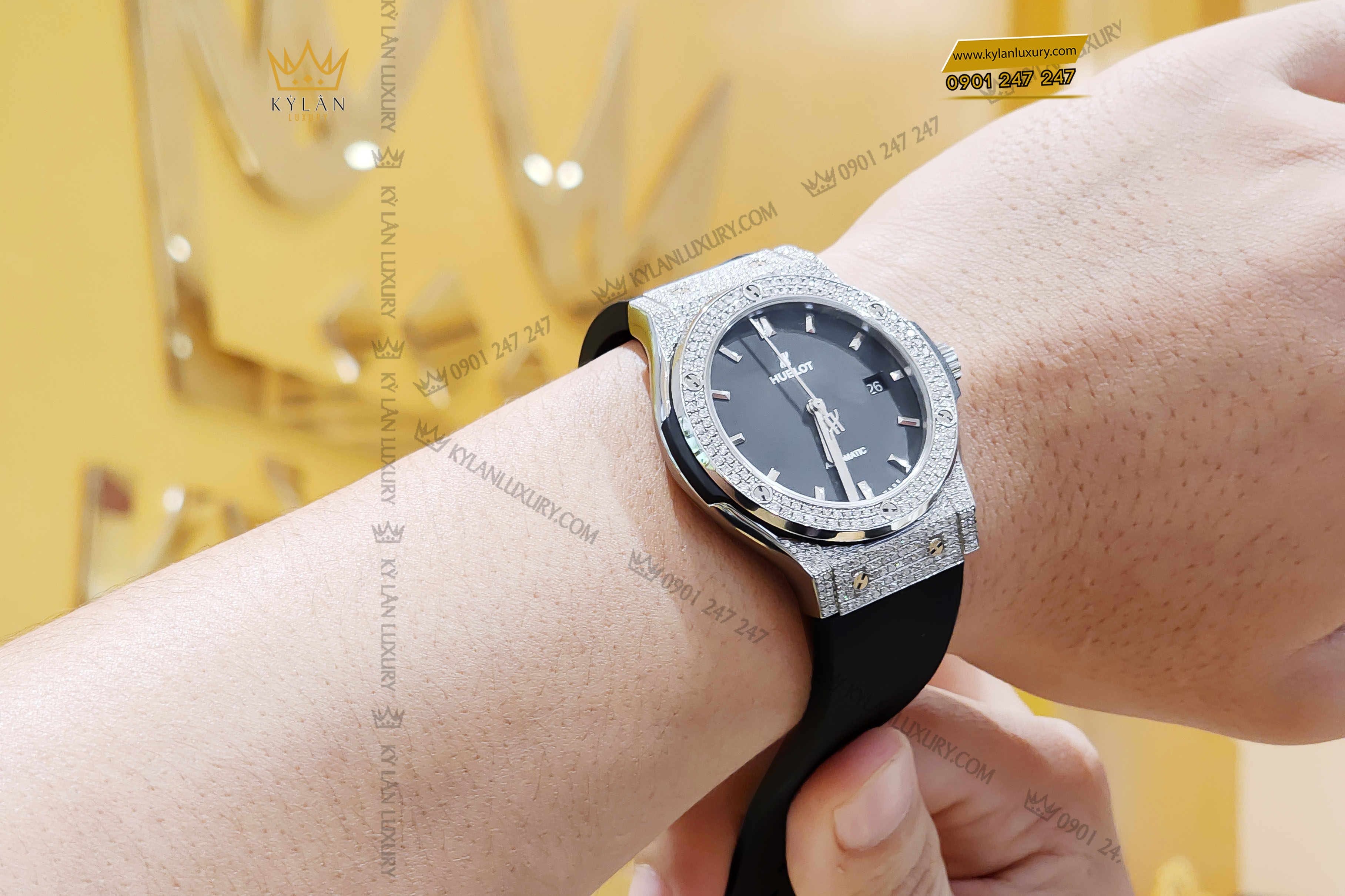 Kỳ Lân Luxury dong ho hublot classic fusion titanium custom diamonds 42mm 542 nx 1171 10 Đồng hồ Hublot Classic Fusion Titanium Custom Diamonds 42mm