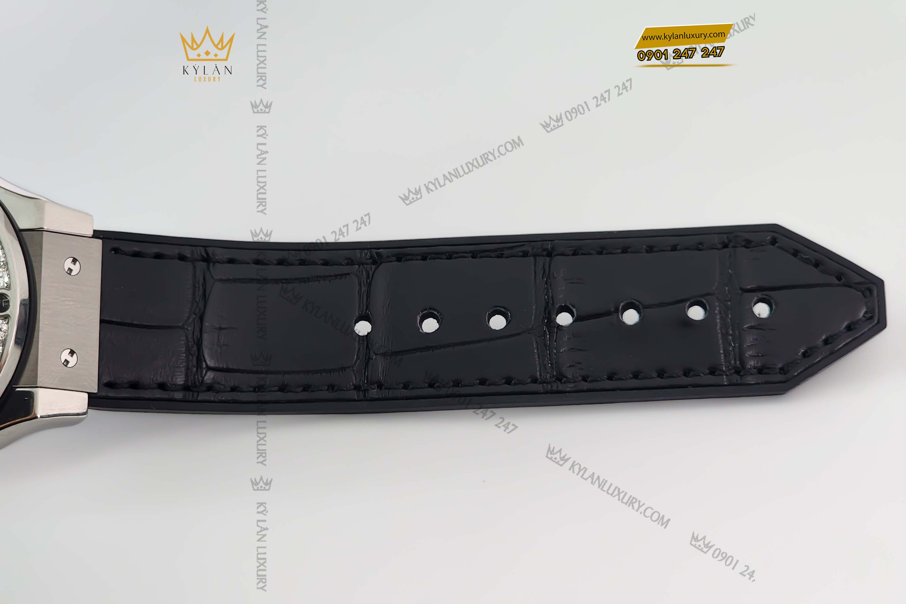 Kỳ Lân Luxury dong ho hublot classic fusion titanium diamonds 38mm 565 nx 1470 lr 5 Đồng hồ Hublot Classic Fusion Titanium Diamonds 38mm 565.nx.1470. LR.1204
