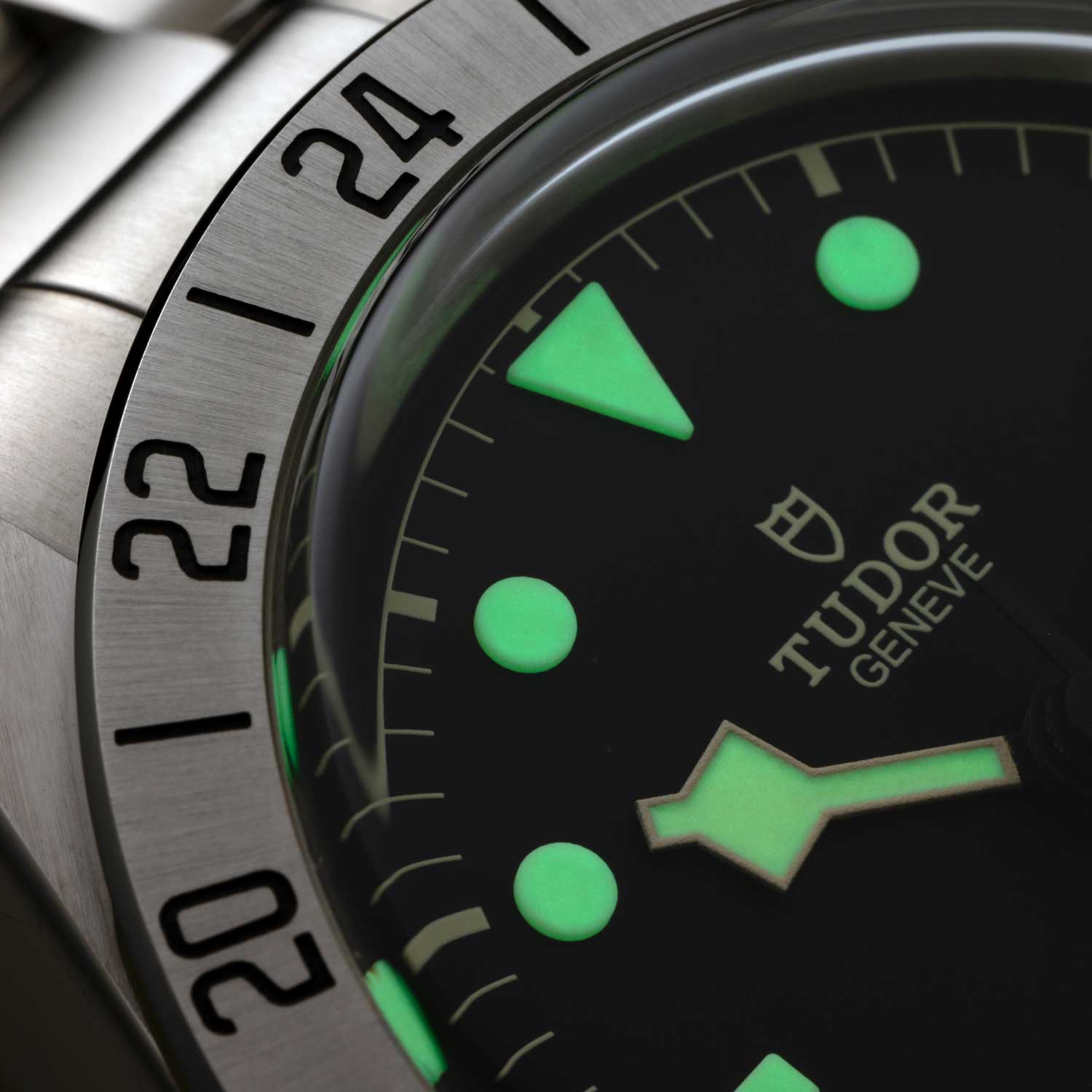 Đồng hồ thám hiểm Tudor The Black Bay Pro 