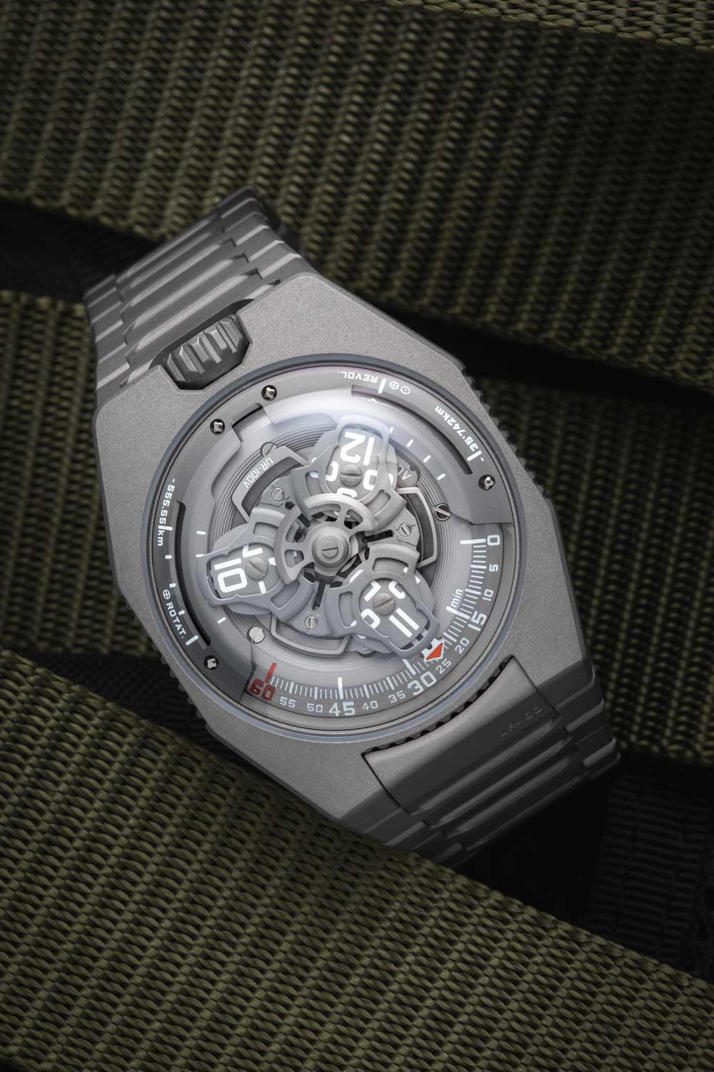 Đồng hồ URWERK UR-100V Full Titanium bước đột phá ấn tượng