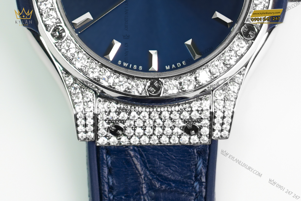 Kỳ Lân Luxury dsc05276 f04bc18a be7c 4e77 be2b 86483db2b2fd Đồng hồ Hublot Classic Fusion Blue Titanium Pavé 38mm 565.NX.7170.LR