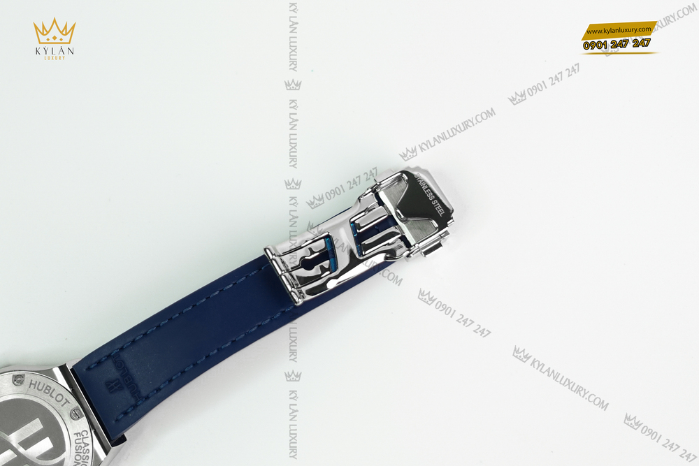 Kỳ Lân Luxury dsc05295 6cc10f7b 7fb1 4144 b479 aa668e56c47f Đồng hồ Hublot Classic Fusion Blue Titanium Pavé 38mm 565.NX.7170.LR