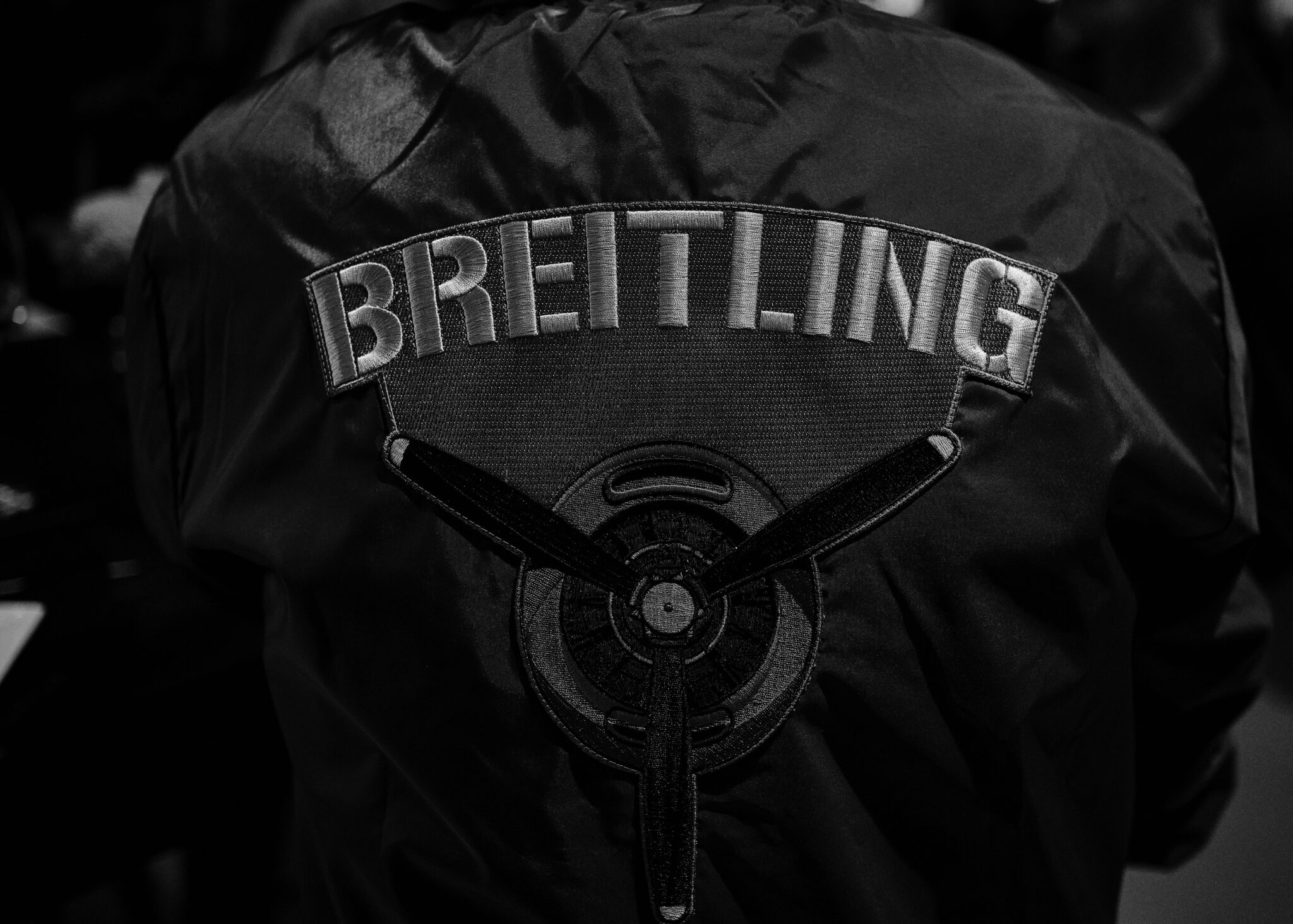 Đồng hồ Breitling Avenger Chronos bằng Gốm mới