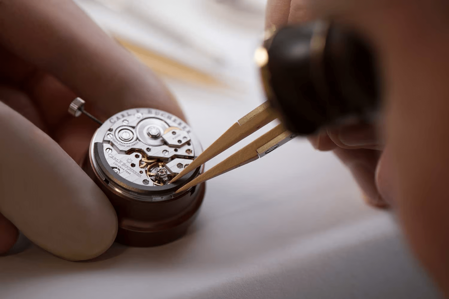 Bộ sưu tập thổi cát Openworked Speake Marin