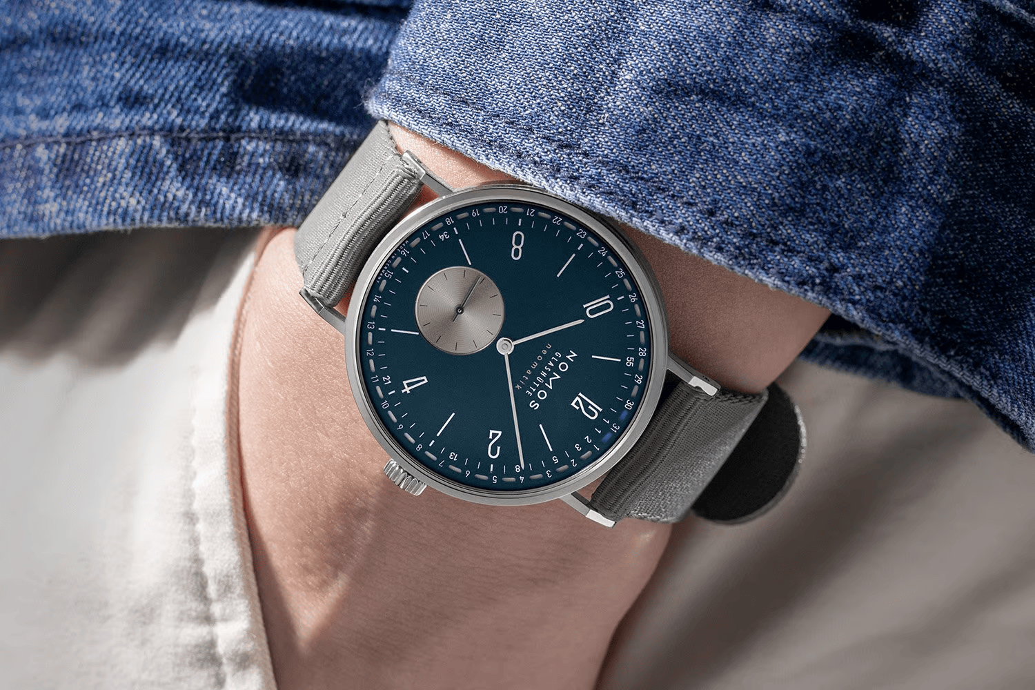 Đồng hồ Nomos × Revolution Tangente neomatik 41 Update “Resilience”