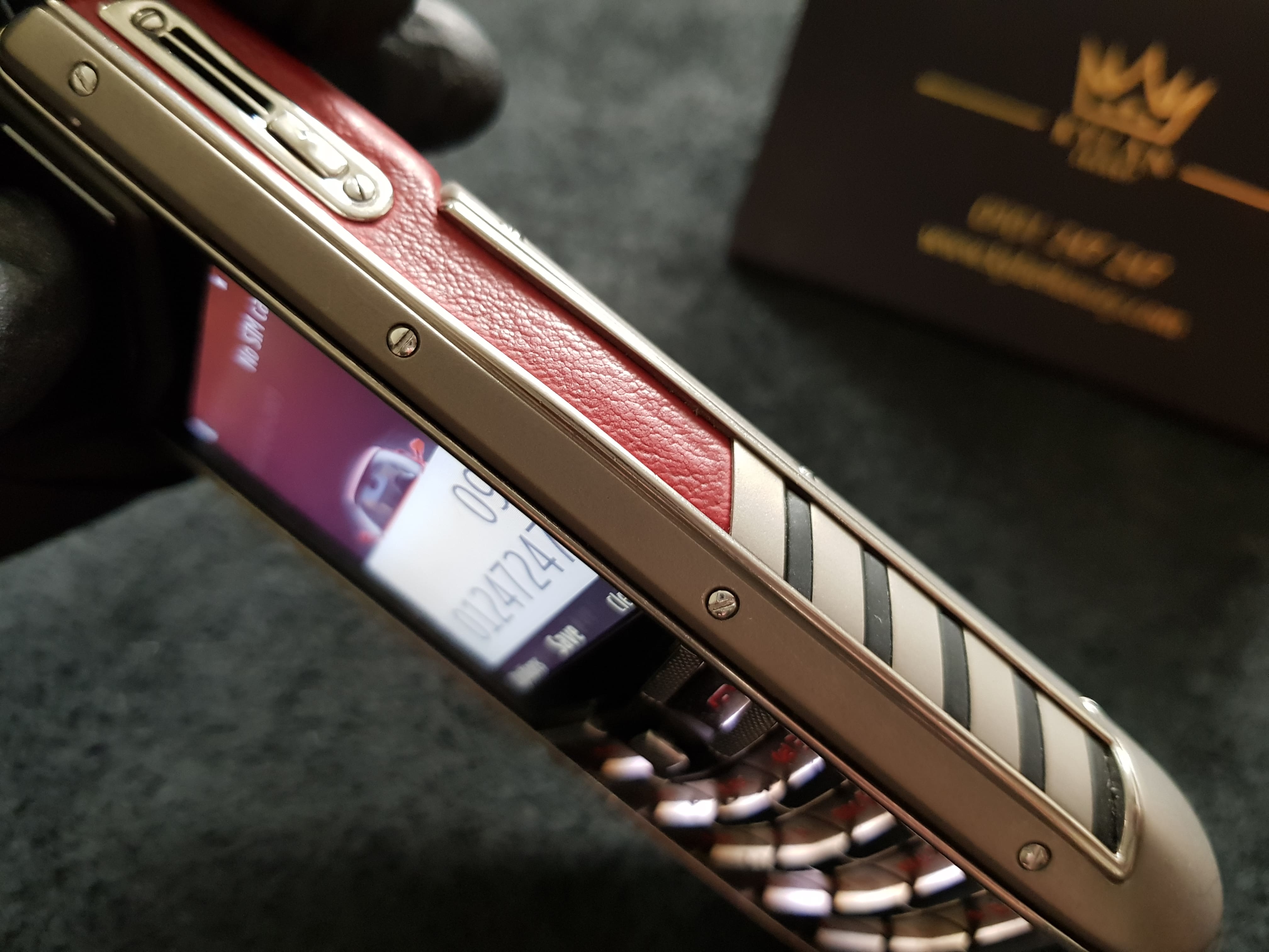 Vertu Quest Ferrari Special Edition
