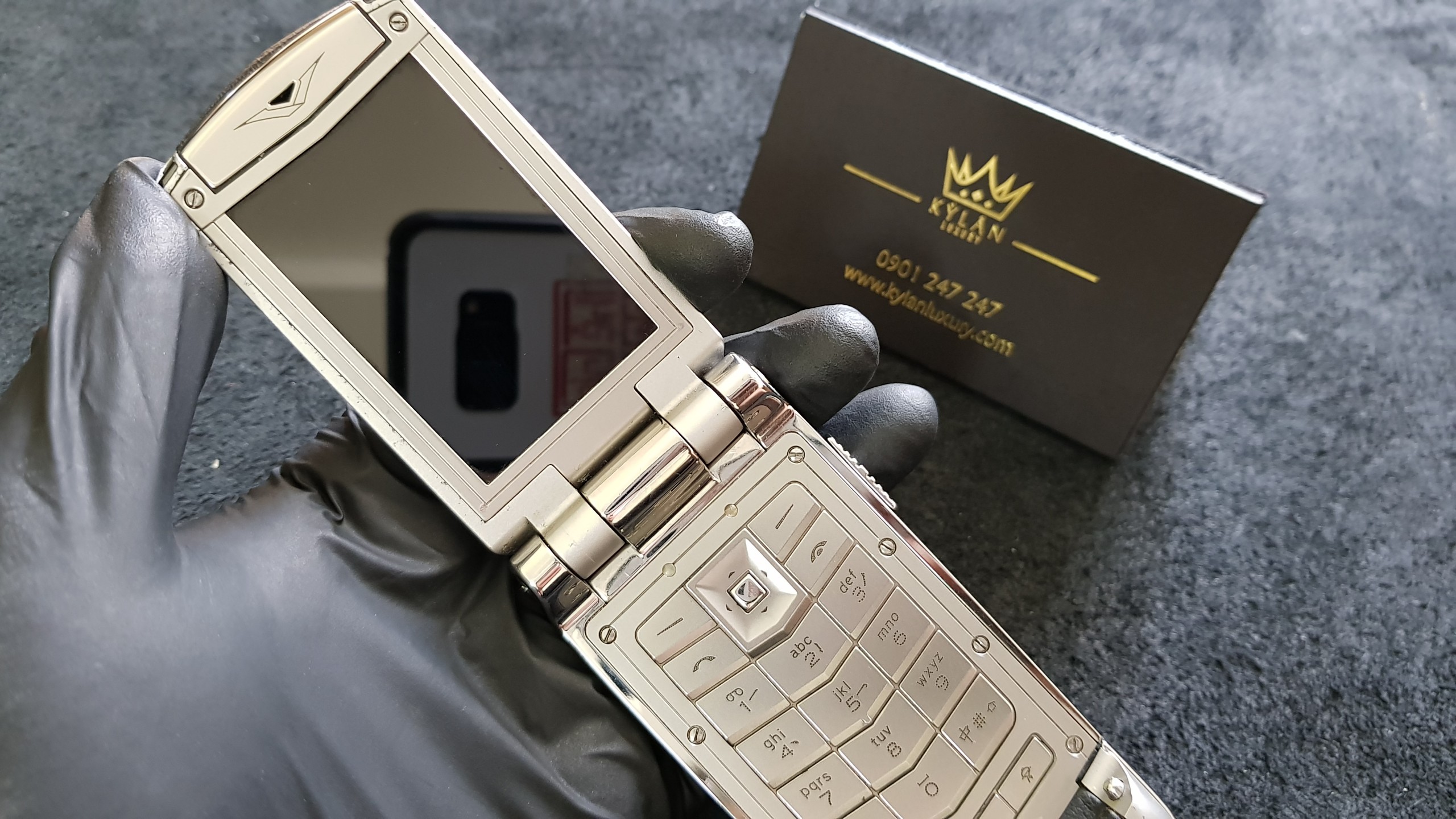 Vertu Ayxta bật nắp siêu đẳng cấp chính hãng 16 Kỳ Lân Luxury 3e0a13ec3953c10d9842 Vertu Ayxta bật nắp siêu đẳng cấp chính hãng