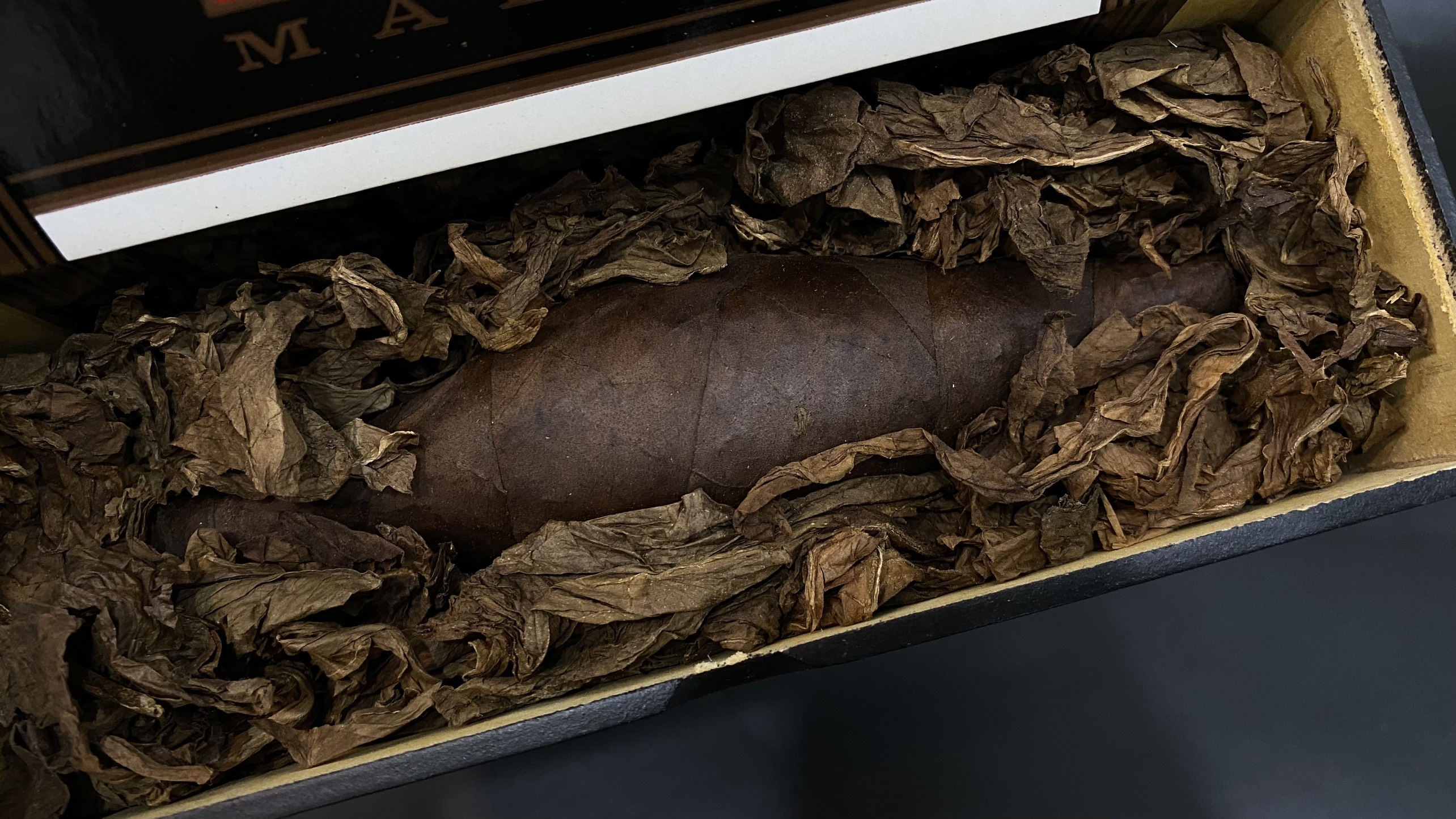 Kỳ Lân Luxury cigar egg drew estate 20 Cigar EGG Drew Estate