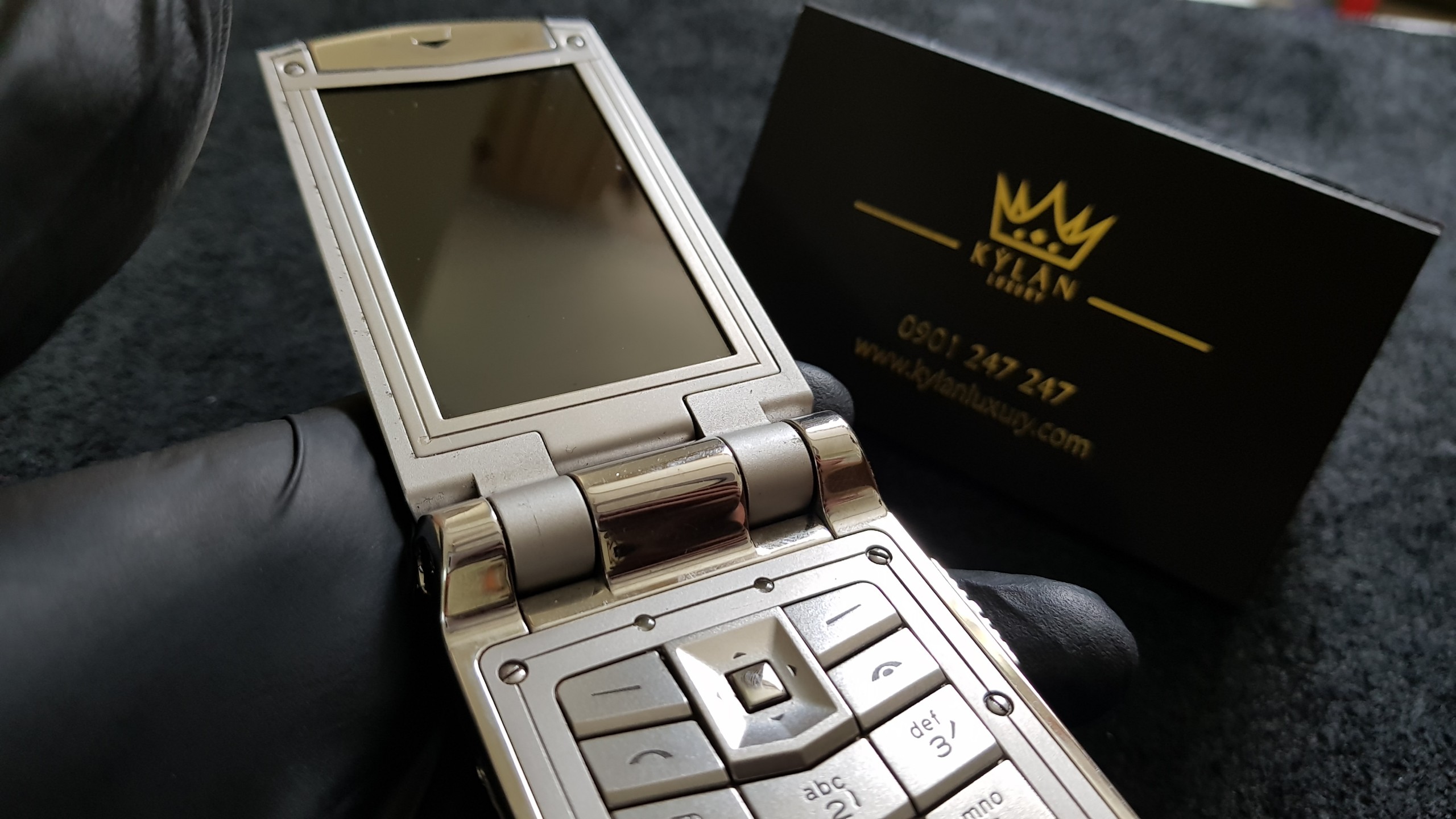 Vertu Ayxta bật nắp siêu đẳng cấp chính hãng 8 Kỳ Lân Luxury d21be61fc3a03bfe62b1 Vertu Ayxta bật nắp siêu đẳng cấp chính hãng
