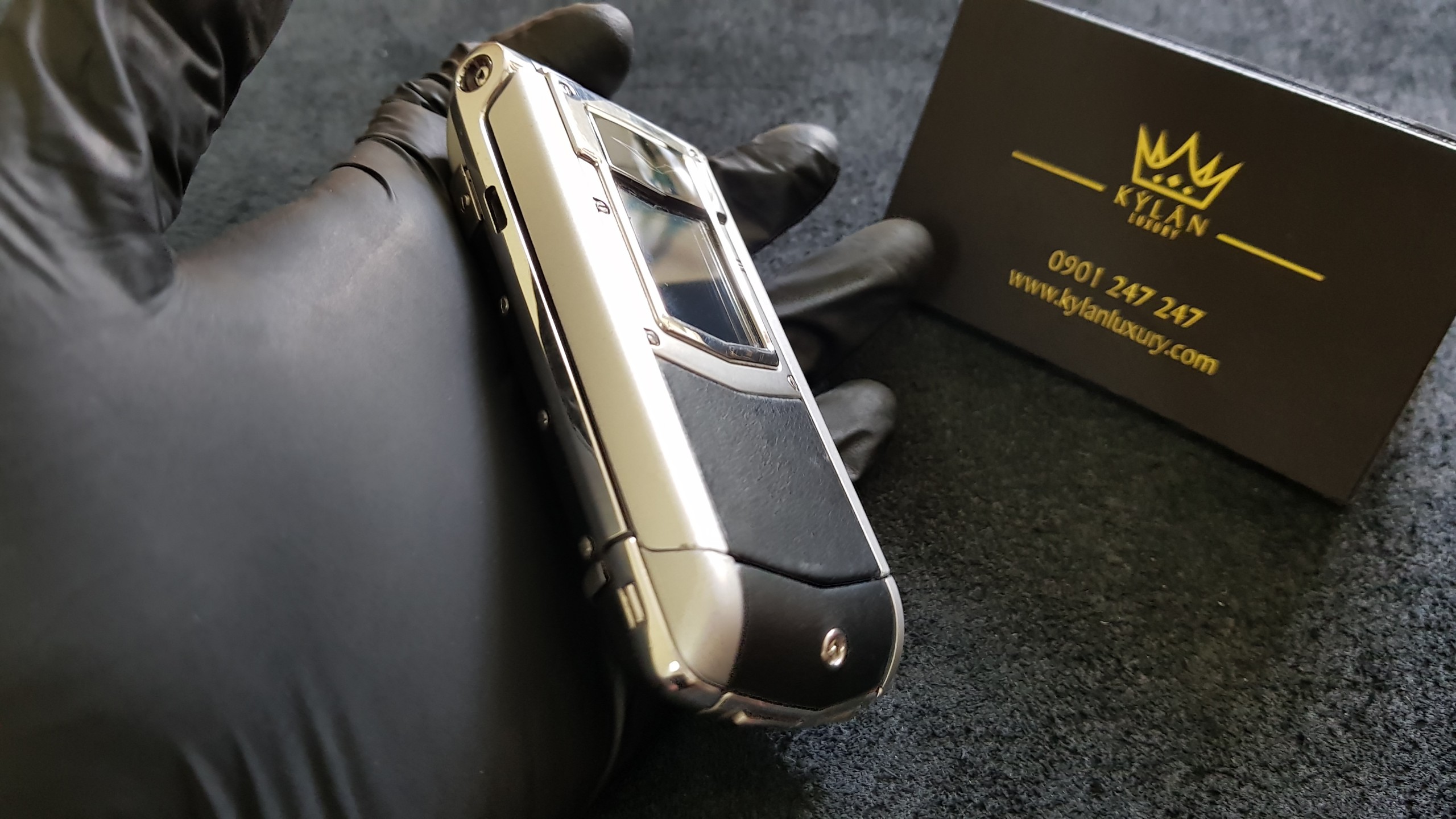 Vertu Ayxta bật nắp siêu đẳng cấp chính hãng 9 Kỳ Lân Luxury de33bc1899a761f938b6 Vertu Ayxta bật nắp siêu đẳng cấp chính hãng