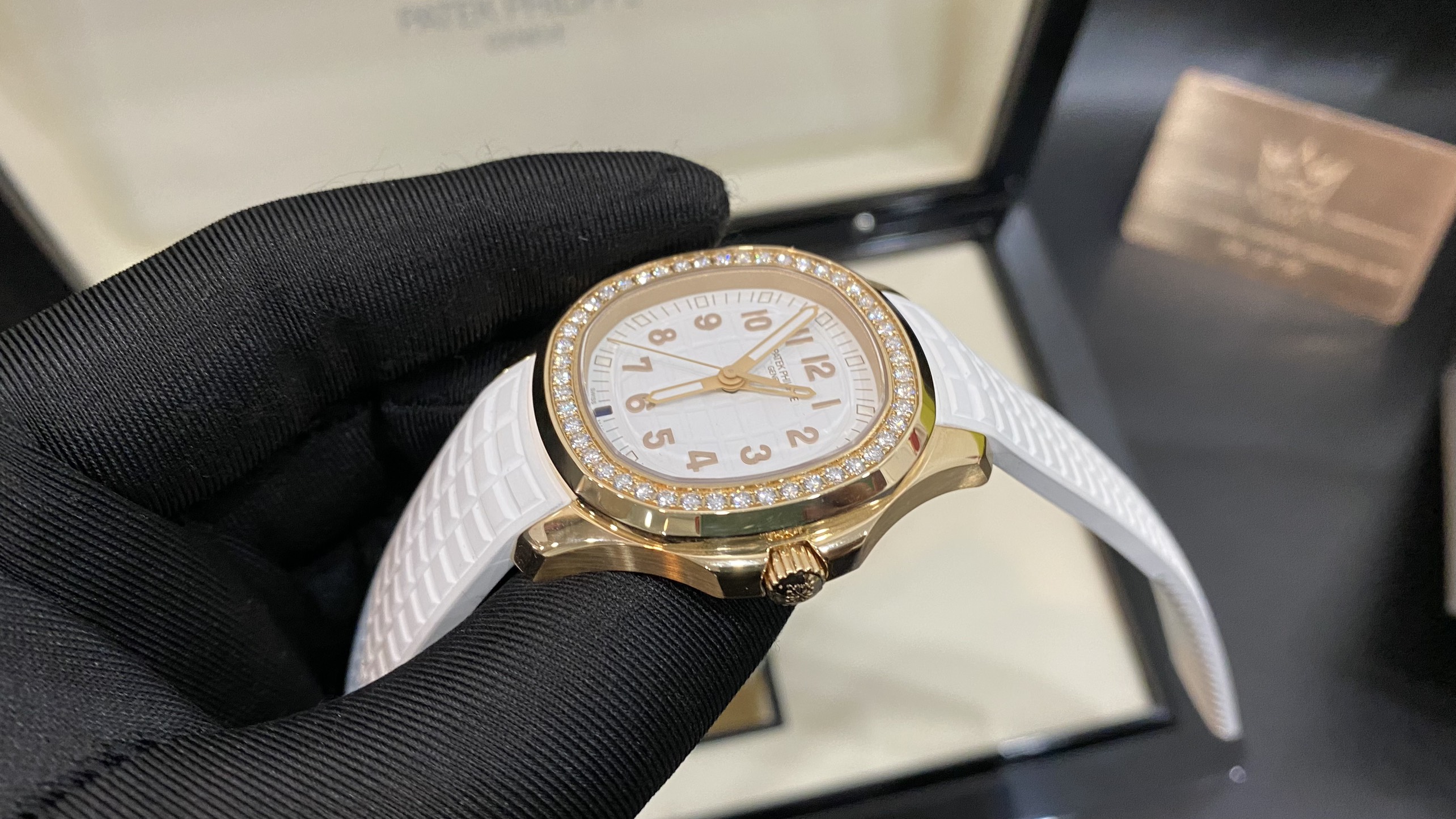 Kỳ Lân Luxury dong ho patek philippe aquanaut 5269200r 001 22 Đồng hồ Patek Philippe Aquanaut 5269/200R-001