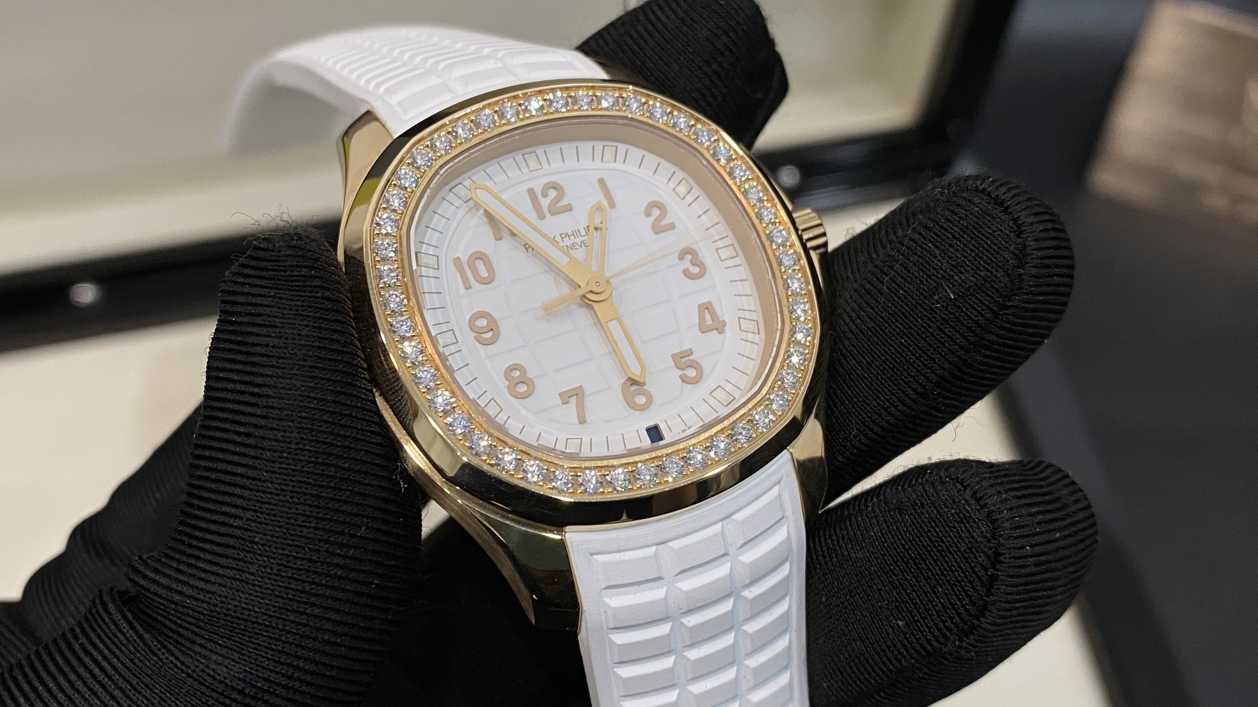 Kỳ Lân Luxury dong ho patek philippe aquanaut 5269200r 001 25 Đồng hồ Patek Philippe Aquanaut 5269/200R-001