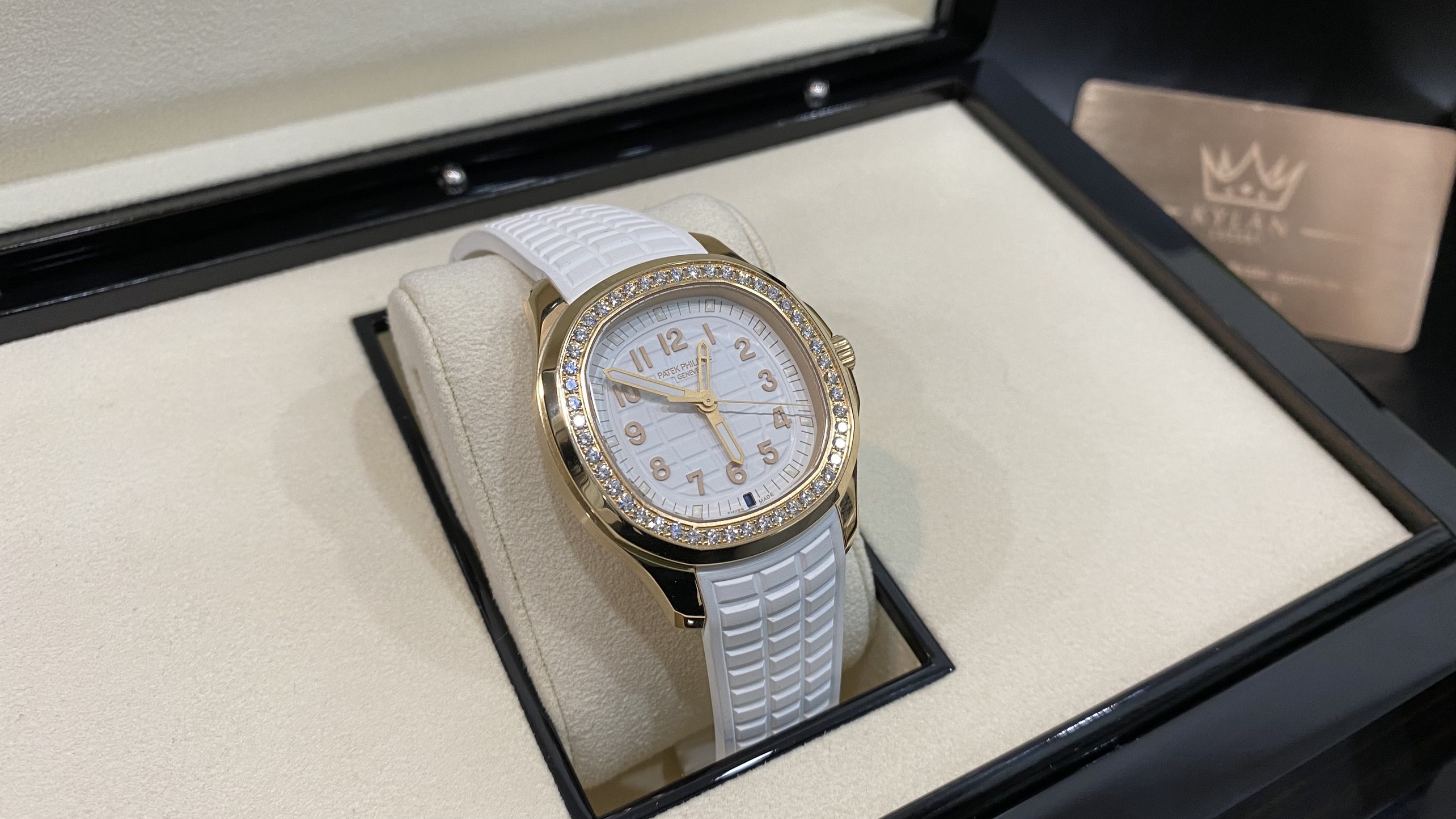 Kỳ Lân Luxury dong ho patek philippe aquanaut 5269200r 001 30 Đồng hồ Patek Philippe Aquanaut 5269/200R-001