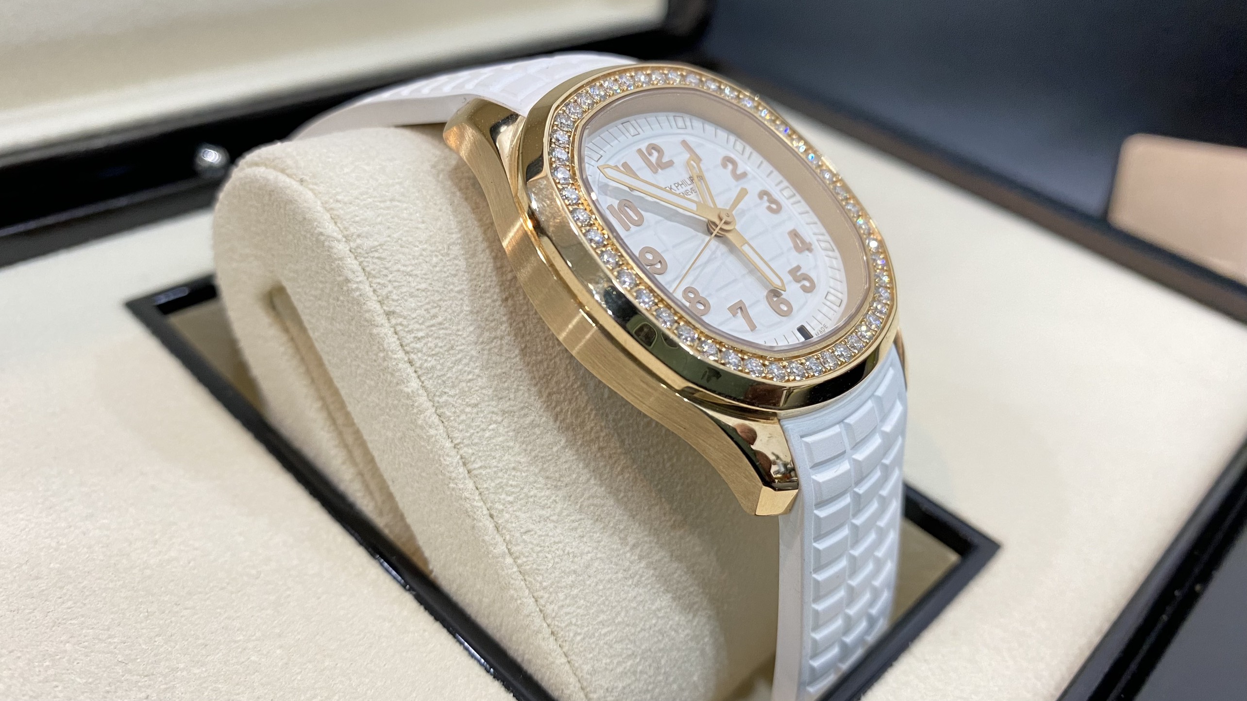 Kỳ Lân Luxury dong ho patek philippe aquanaut 5269200r 001 33 Đồng hồ Patek Philippe Aquanaut 5269/200R-001