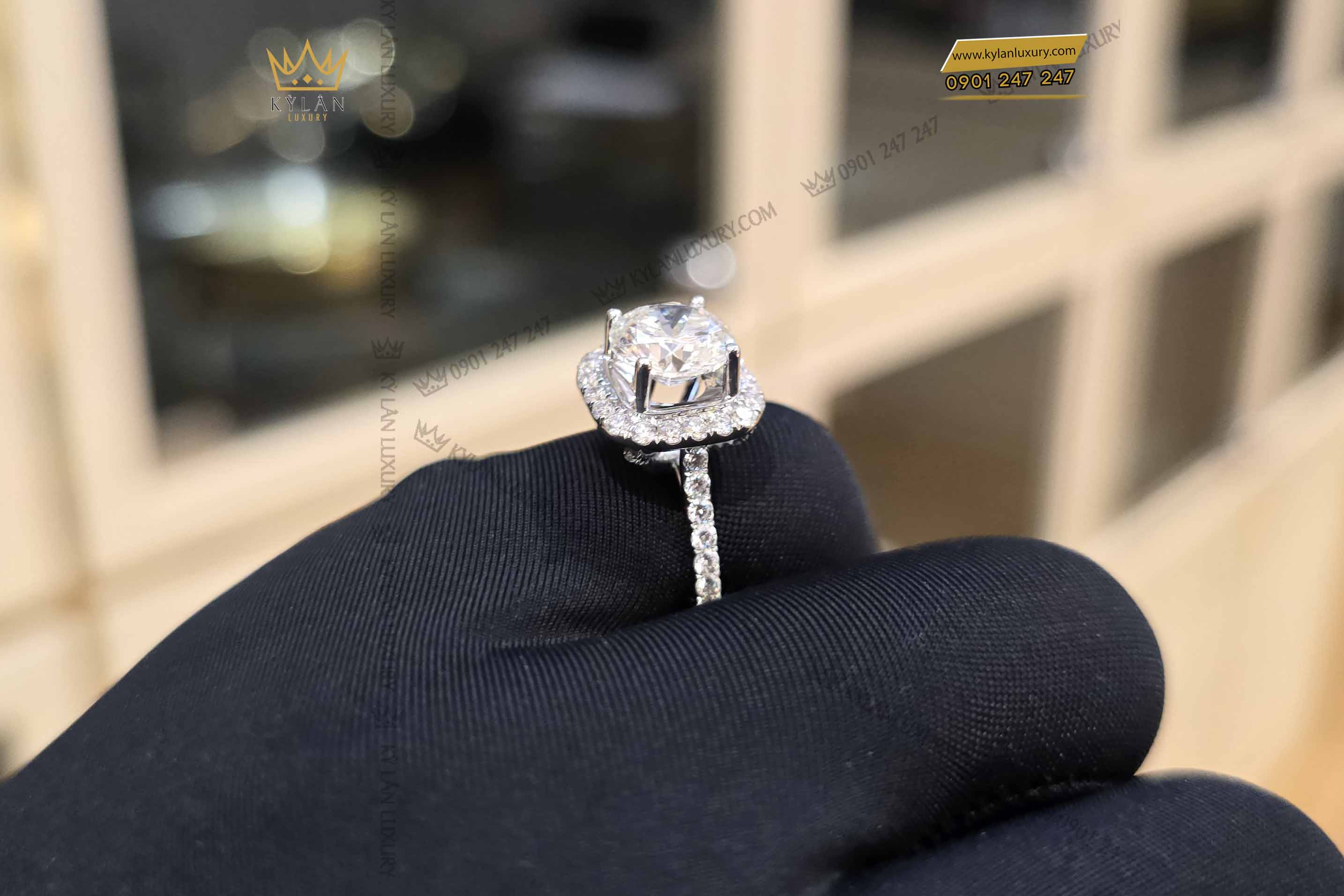 Nhẫn kim cương 8ly1 không chỉ đẹp mà còn mang ý nghĩa trọn vẹn, thịnh vượng trong phong thủy