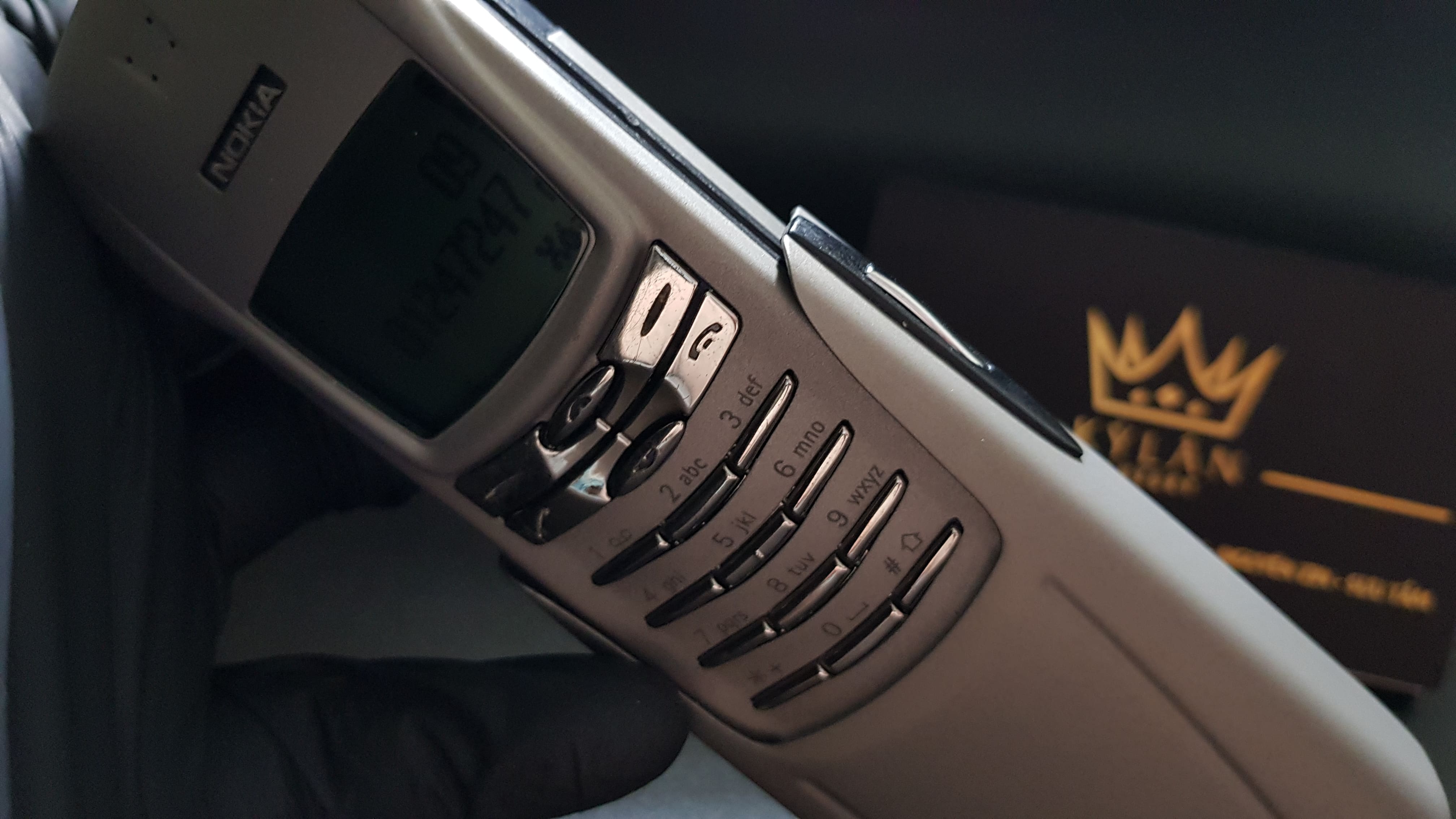 Kỳ Lân Luxury nokia 8910 cat chay nguyen zin cap do 30 Nokia 8910 Đông Nam cát cháy cáp đỏ đẹp 99%