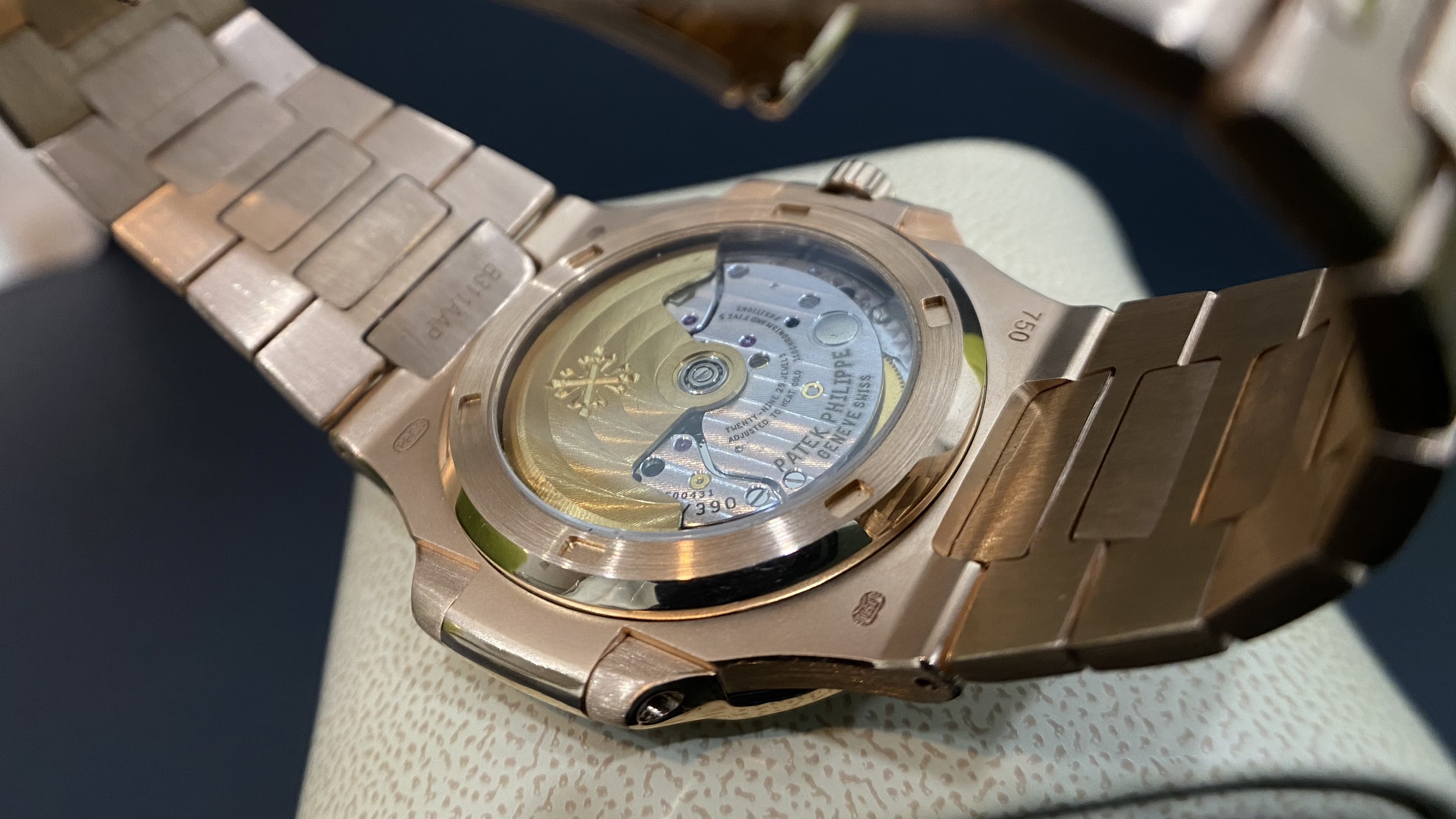 patek-philippe-nautilus-5723-1r-001-gold-baguette-diamond-bezel-k