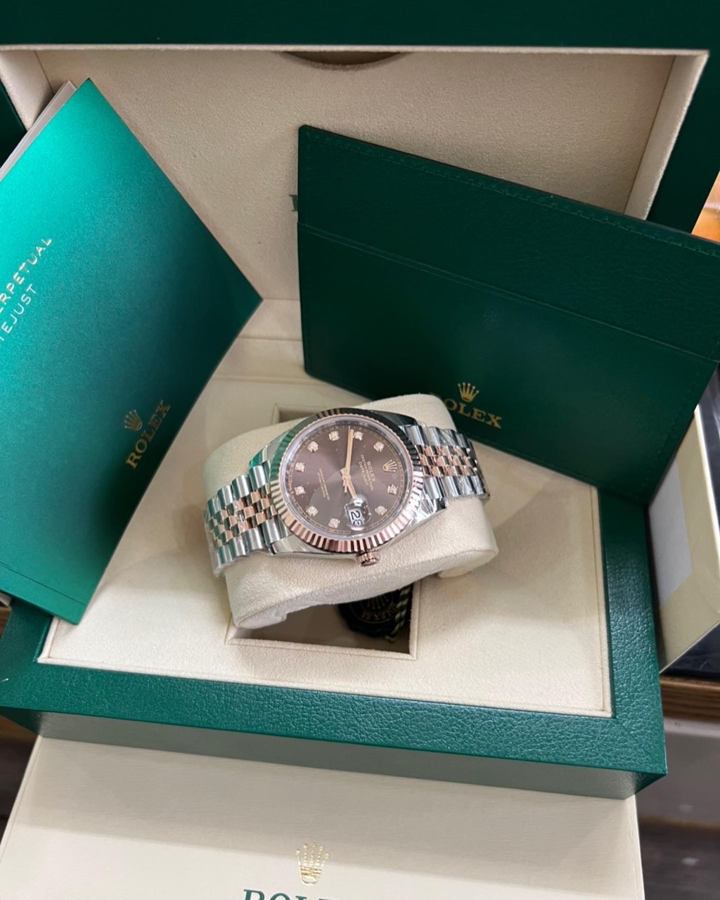 Đồng hồ Rolex Datejust 126331-0004 Chocolate Dial sang trọng