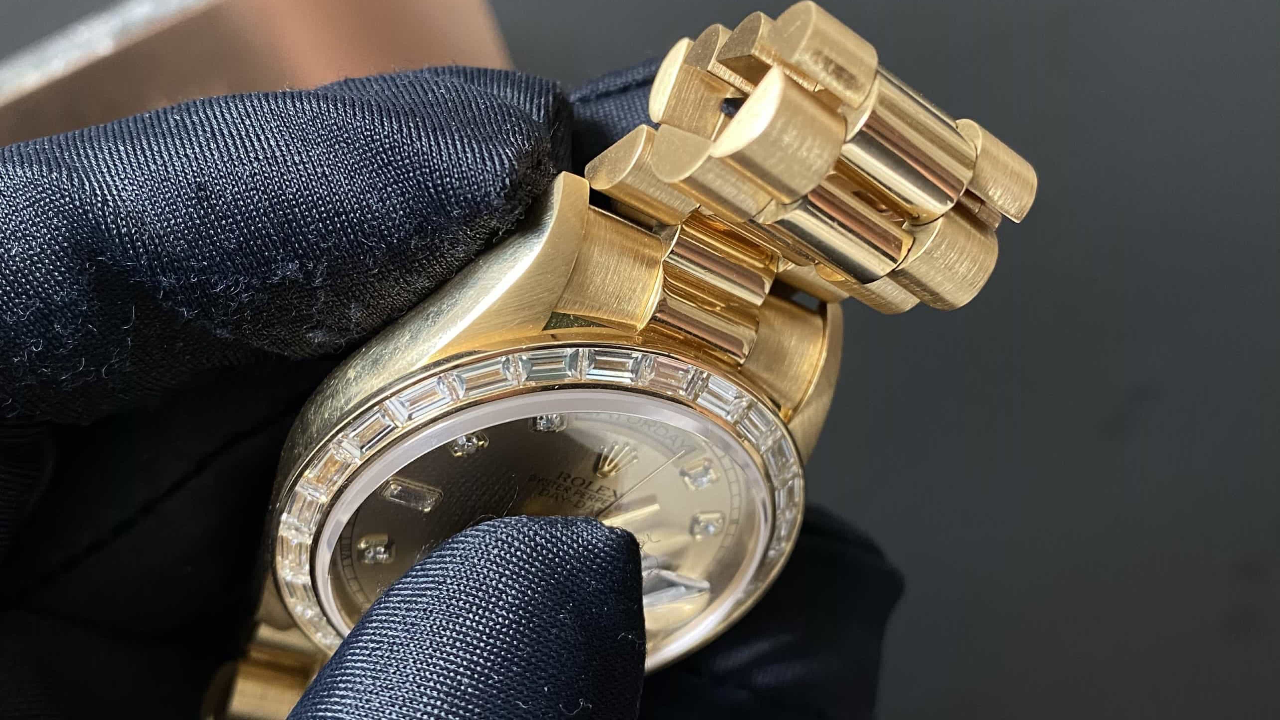 Rolex Day-Date Yellow Gold Bezal Diamond Baguestte | Kỳ Lân Luxury Rolex Day-Date Yellow Gold Bezal Diamond Baguestte | Kỳ Lân Luxury