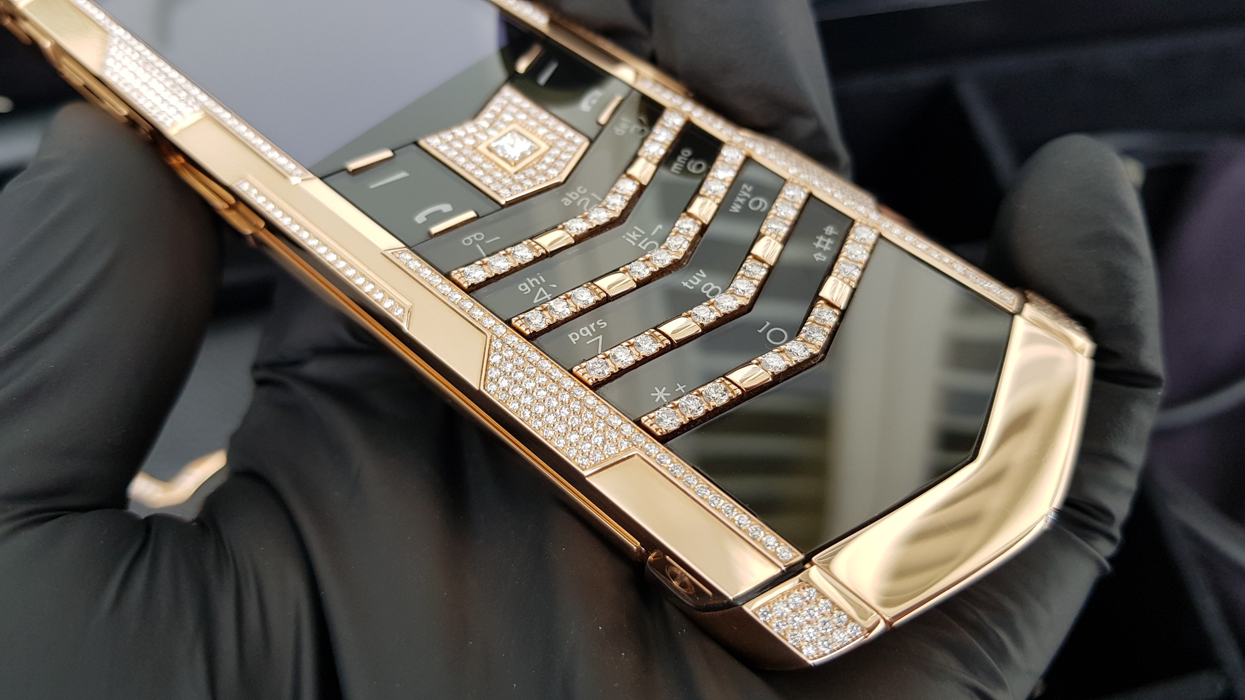 Kỳ Lân Luxury vertu siganture s full gold mix diamond 22 c07f1463 2945 40dc 9d4a a56ab12ca000 Vertu Signature S Full Gold Mix Diamond