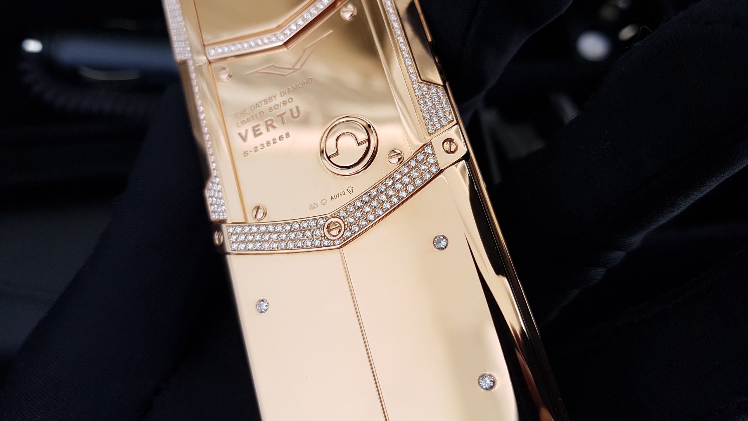 Kỳ Lân Luxury vertu siganture s full gold mix diamond 28 Vertu Signature S Full Gold Mix Diamond