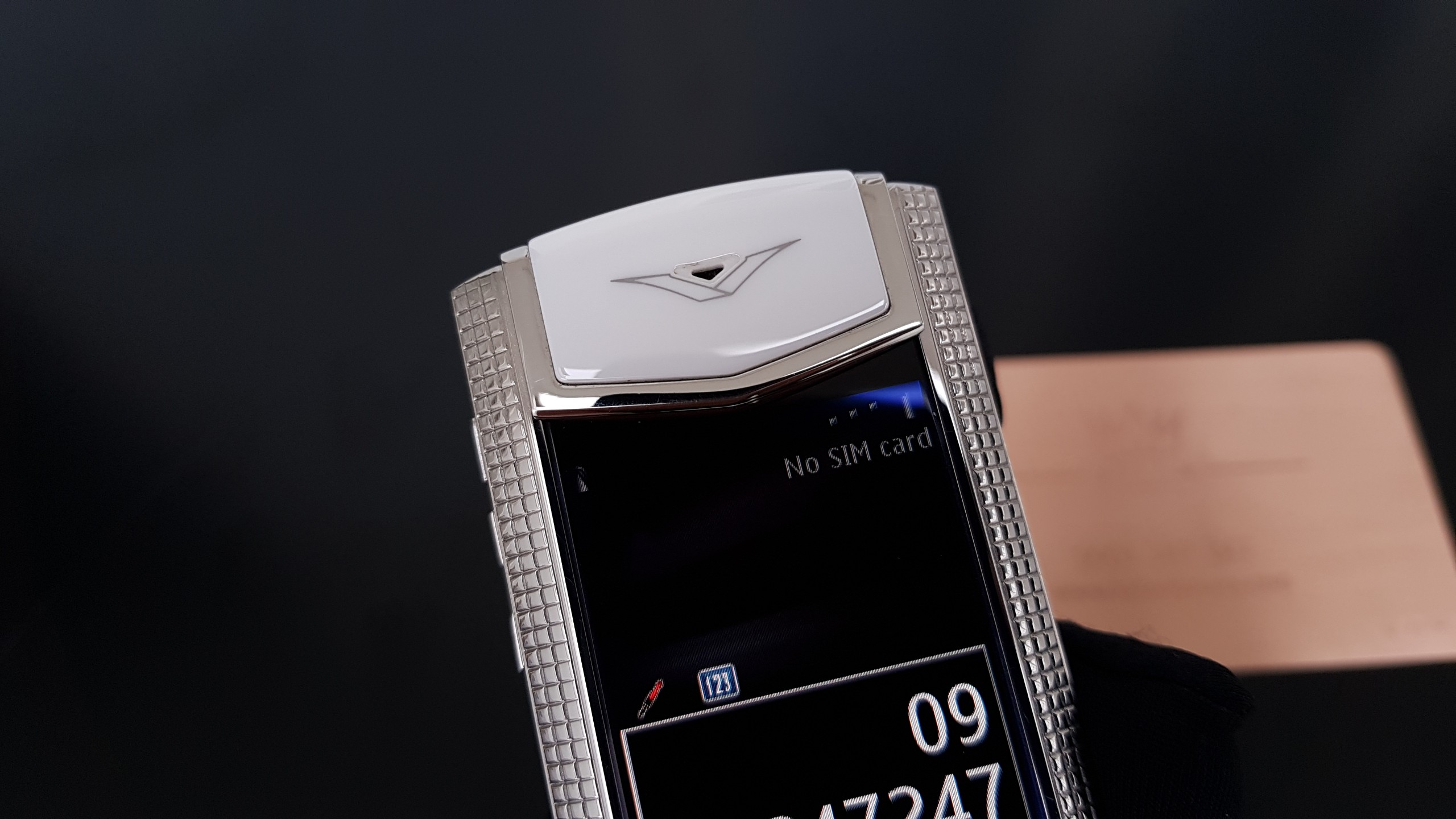 Vertu Signature S Clous De Paris Lưng Da Cá Sấu 31 Kỳ Lân Luxury vertu signature s cloud de paris lung da ca sau 10 Vertu Signature S Clous De Paris Lưng Da Cá Sấu