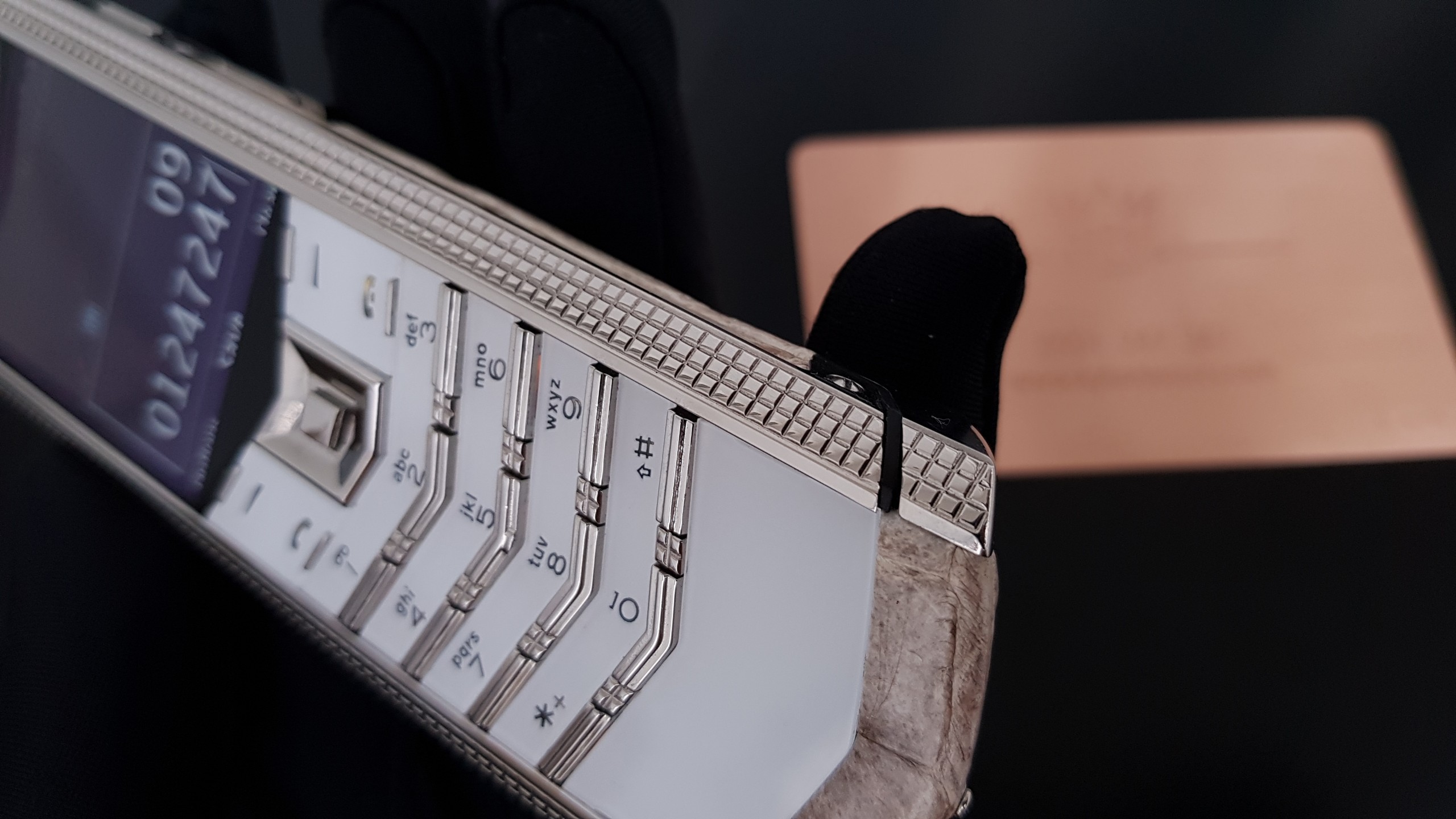 Vertu Signature S Clous De Paris Lưng Da Cá Sấu 8 Kỳ Lân Luxury vertu signature s cloud de paris lung da ca sau 27 Vertu Signature S Clous De Paris Lưng Da Cá Sấu