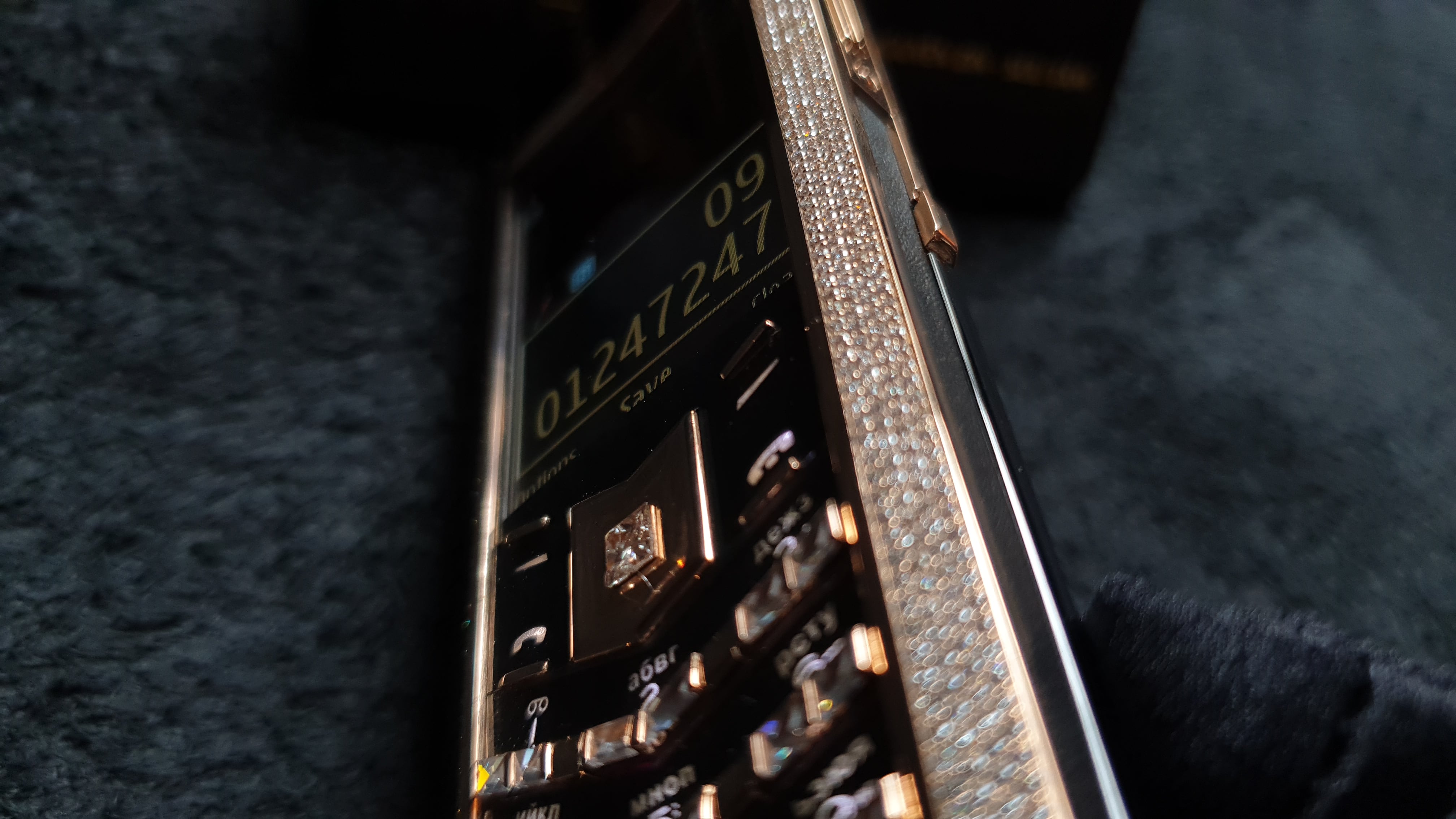 Kỳ Lân Luxury vertu signature s diamond gold full xoan thien nhien 17 Vertu Signature S Diamond Gold Full xoàn thiên nhiên - Home 3ly8