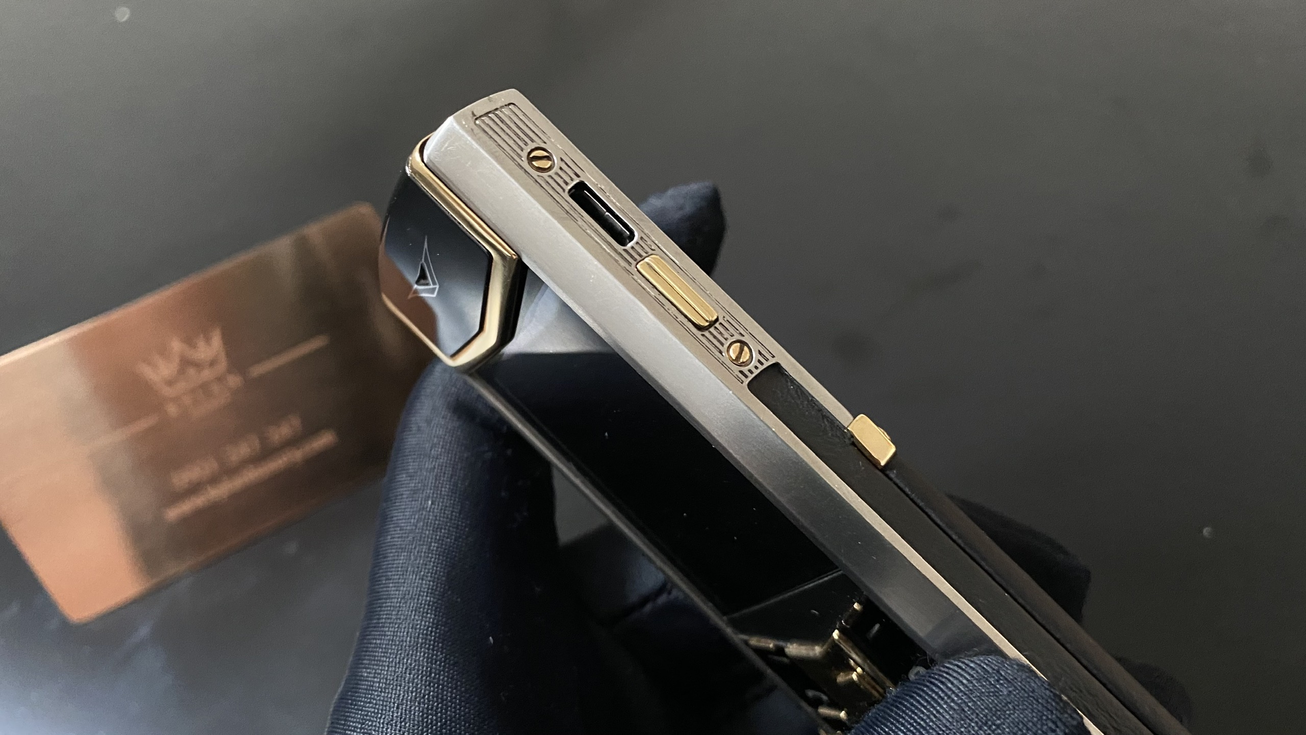 Vertu Signature S Điểm Vàng 13 Kỳ Lân Luxury vertu signature s die m va ng 12 Vertu Signature S Điểm Vàng